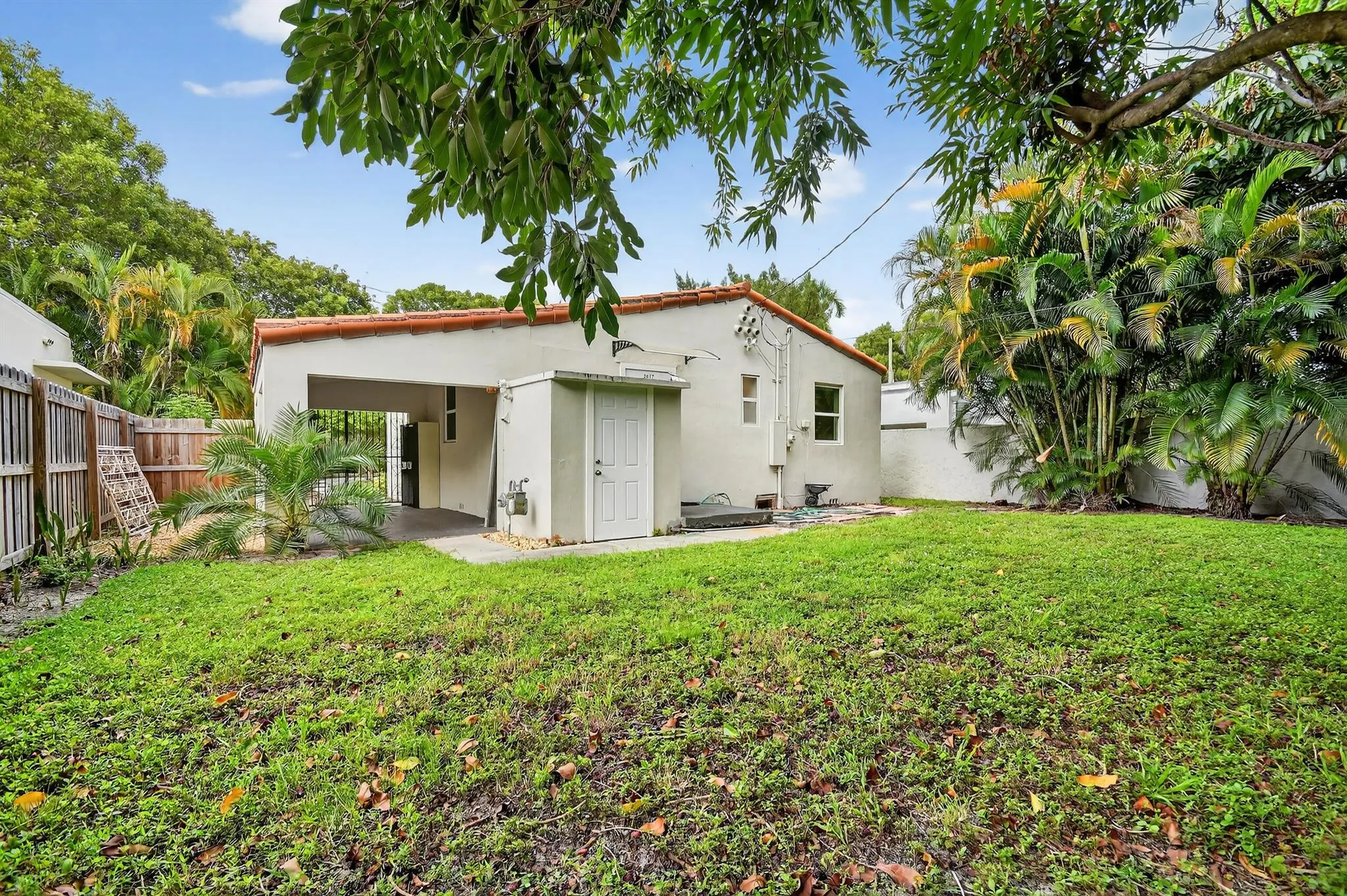 2817 Poinsettia Avenue