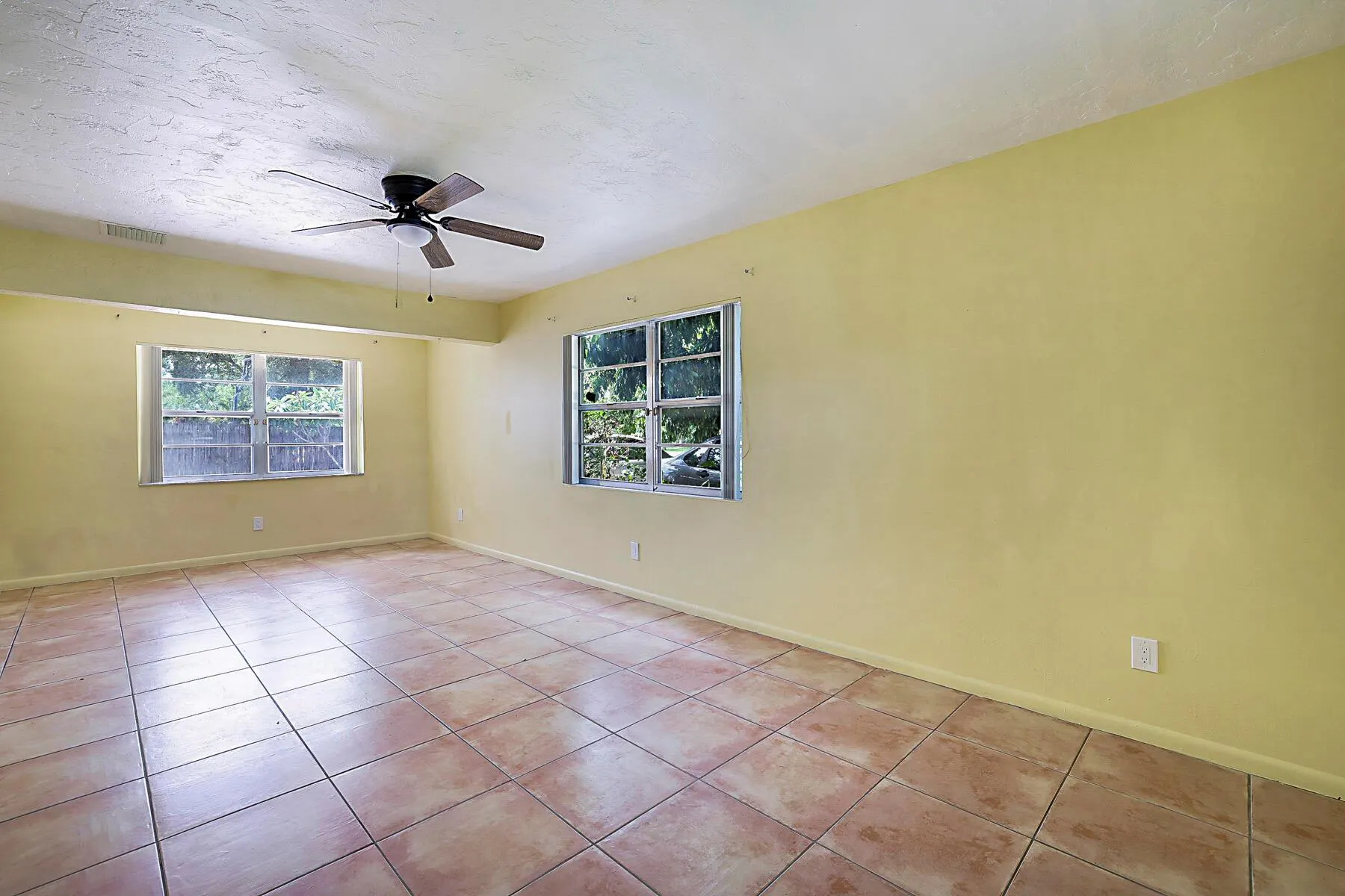 2346 Caroma Lane