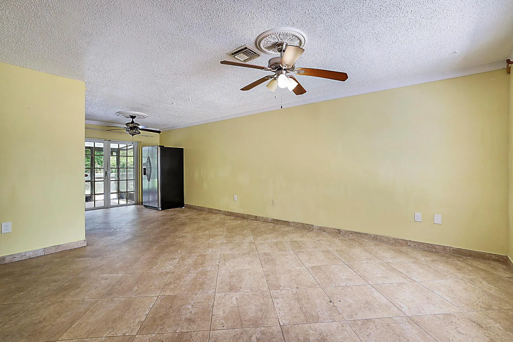 2346 Caroma Lane