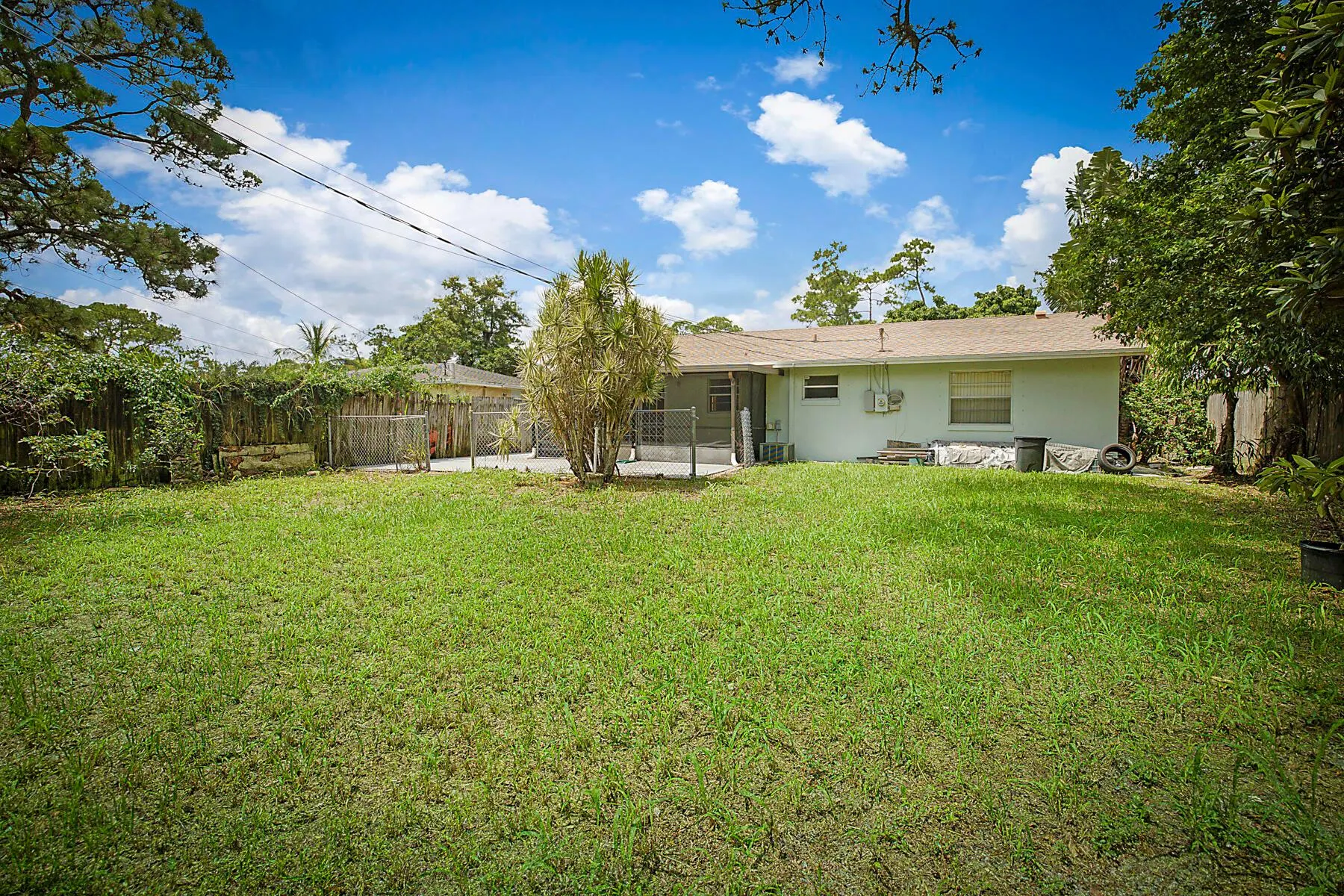 2346 Caroma Lane