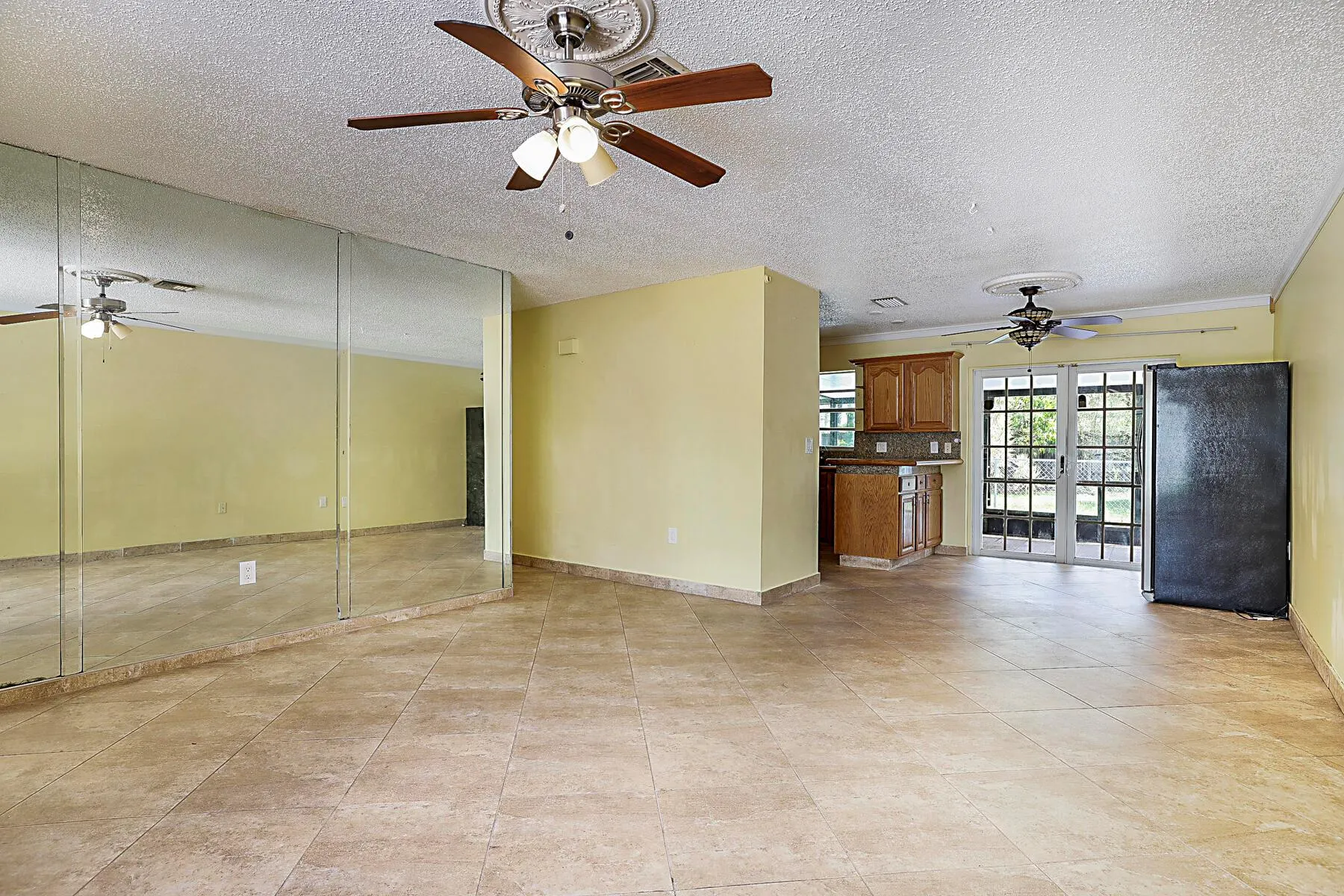 2346 Caroma Lane