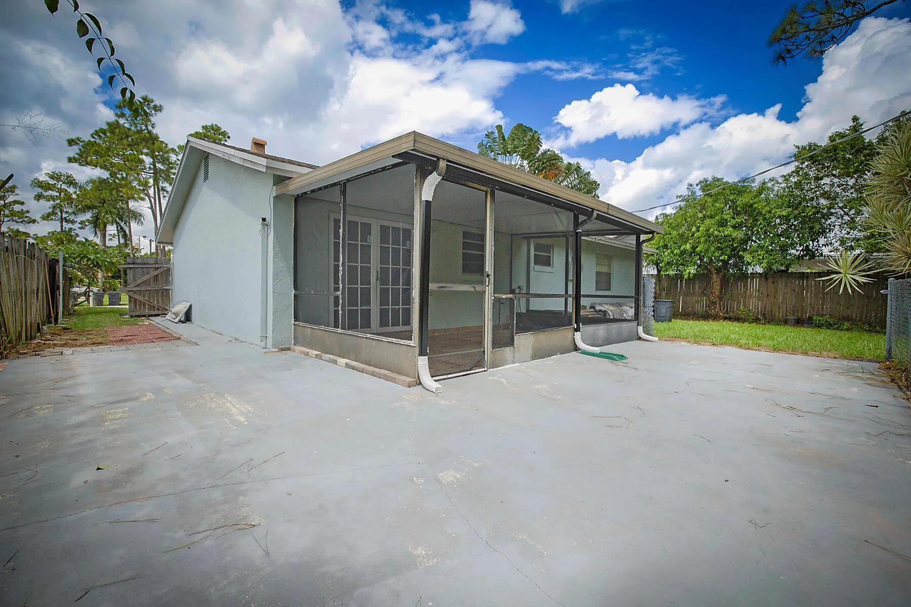2346 Caroma Lane