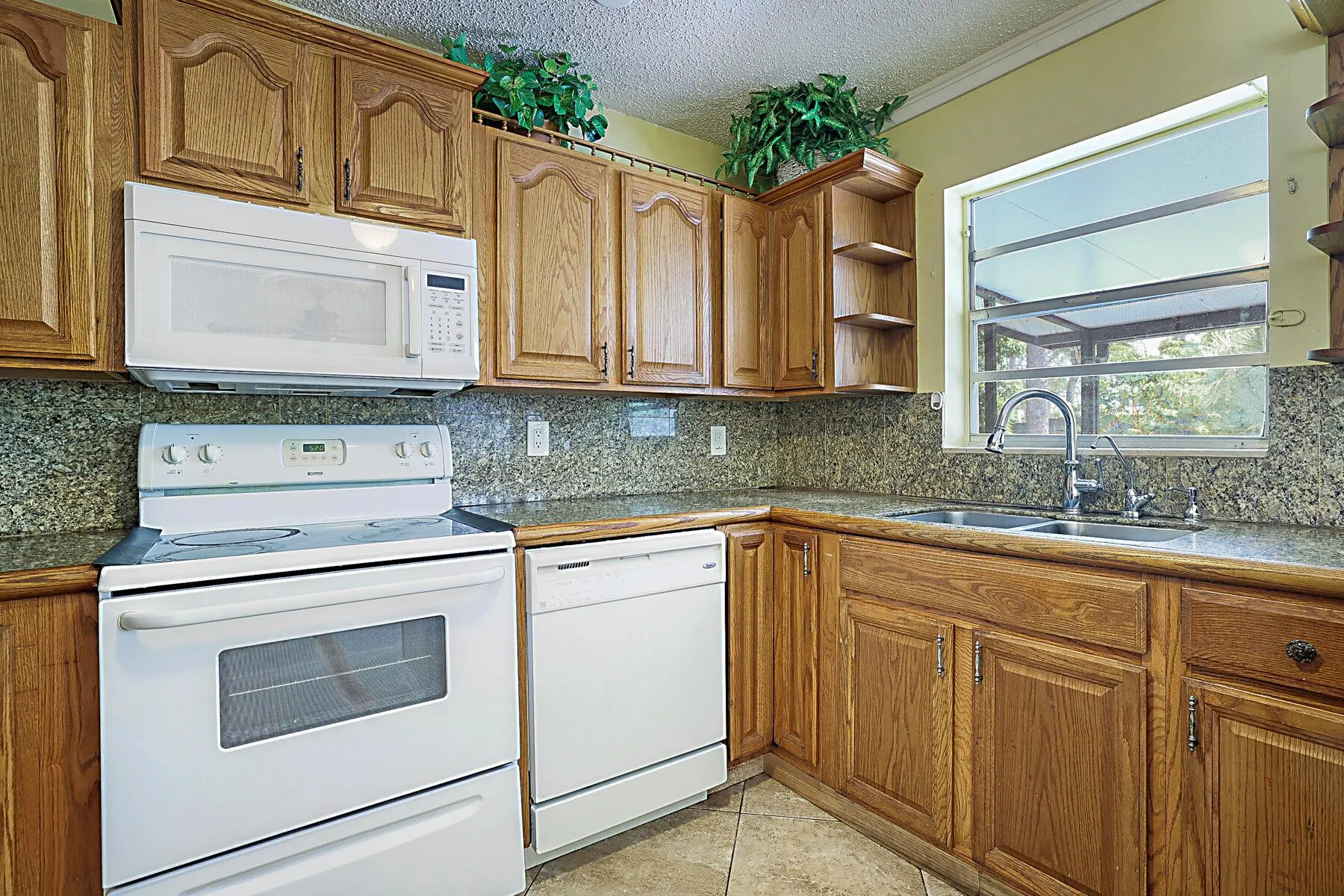 2346 Caroma Lane