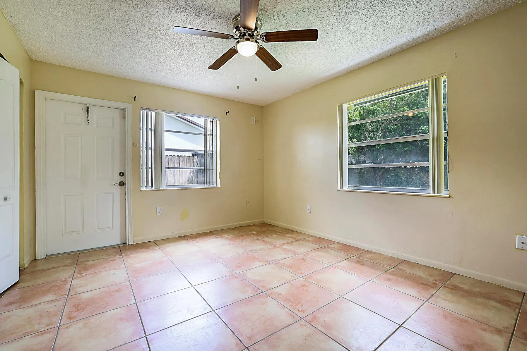 2346 Caroma Lane