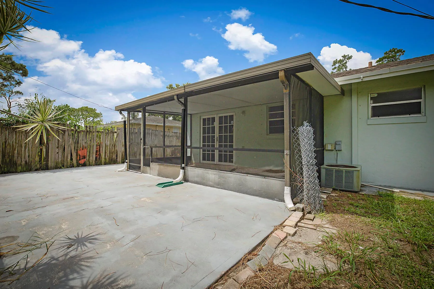 2346 Caroma Lane