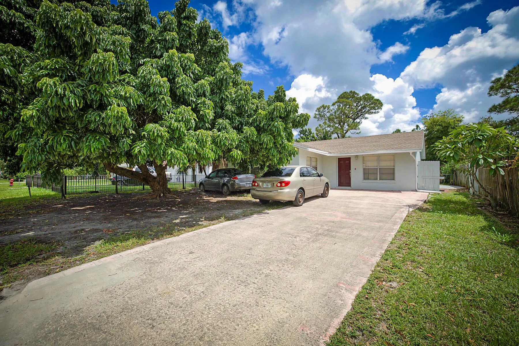 2346 Caroma Lane