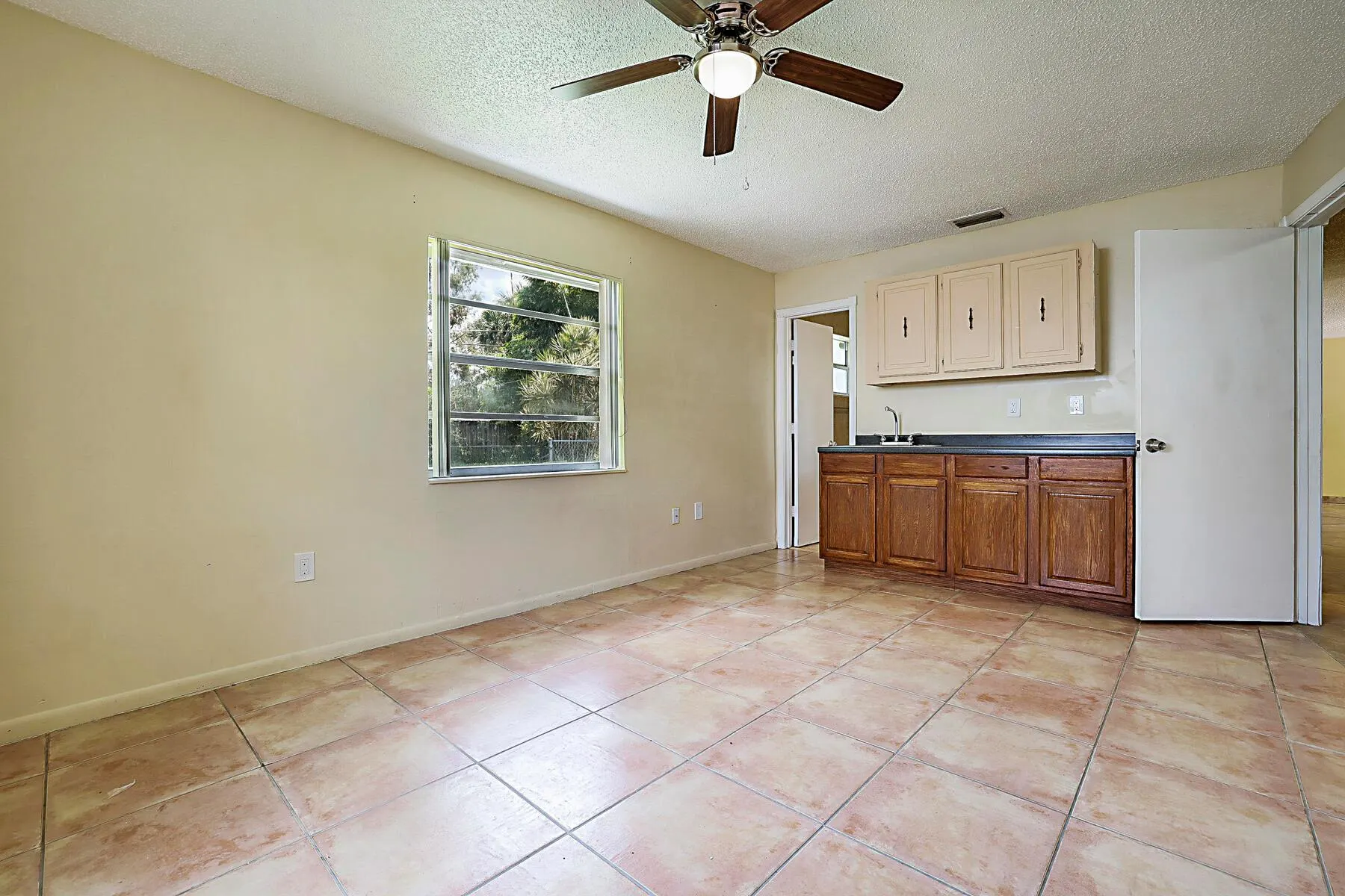 2346 Caroma Lane