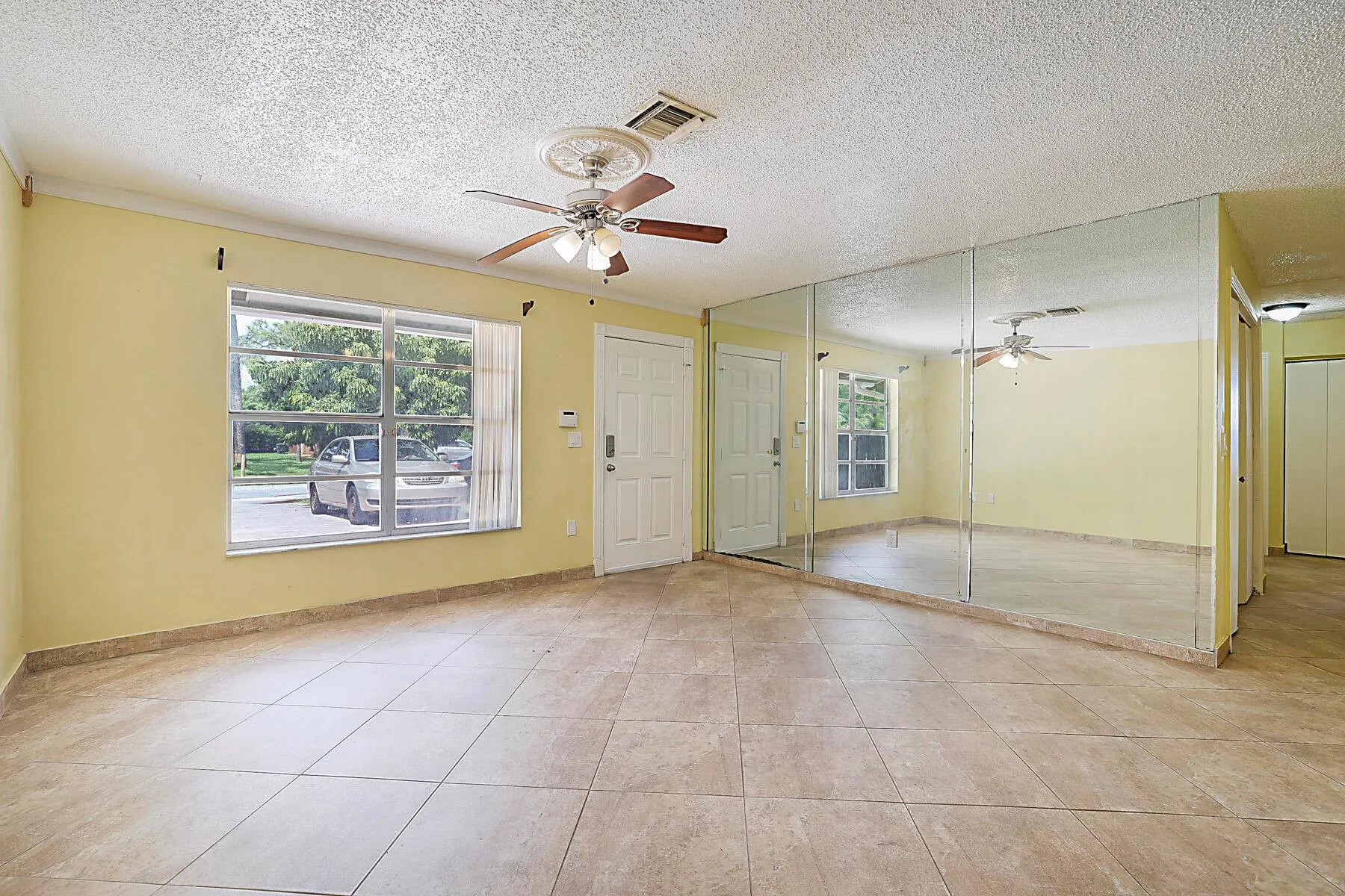 2346 Caroma Lane