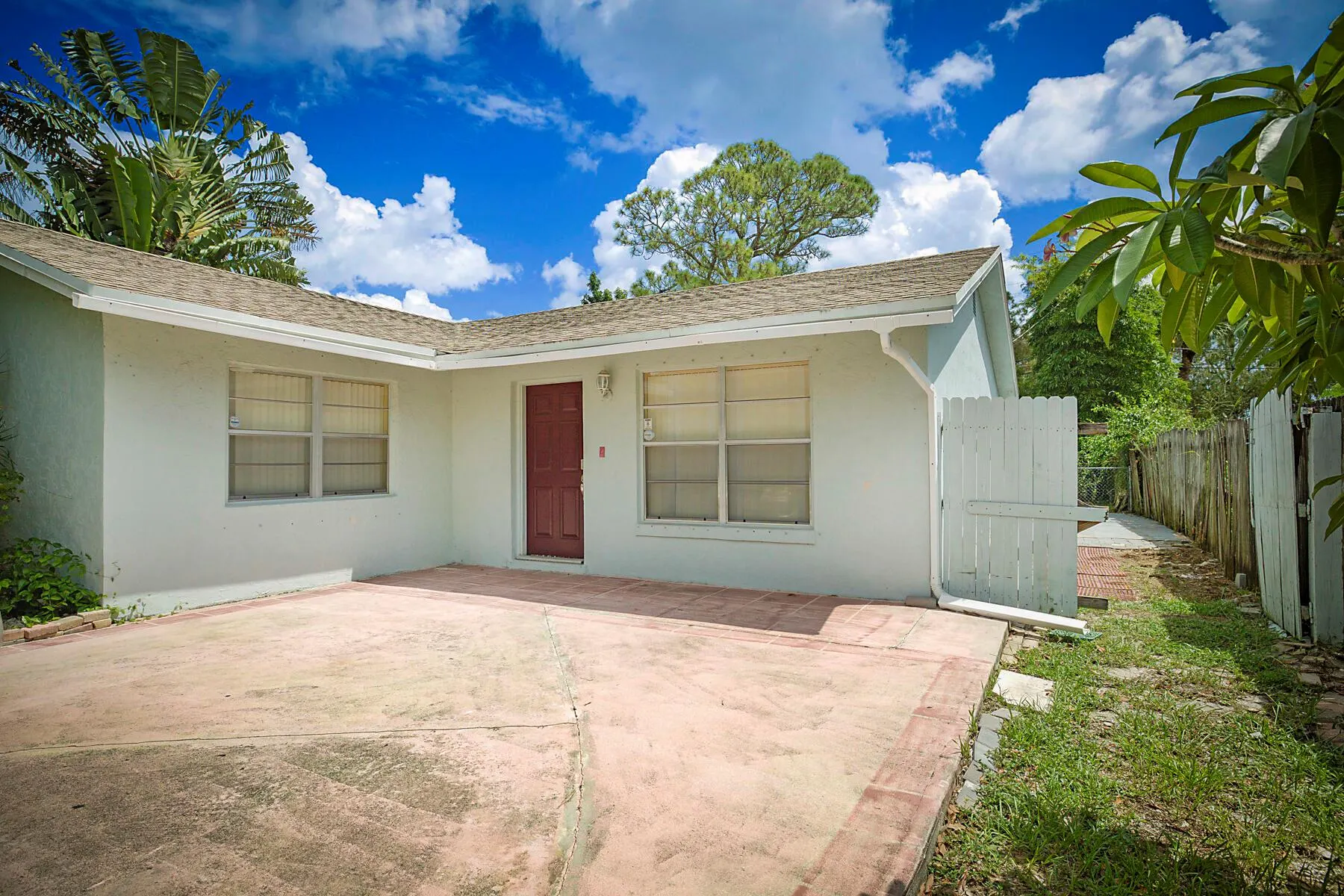 2346 Caroma Lane