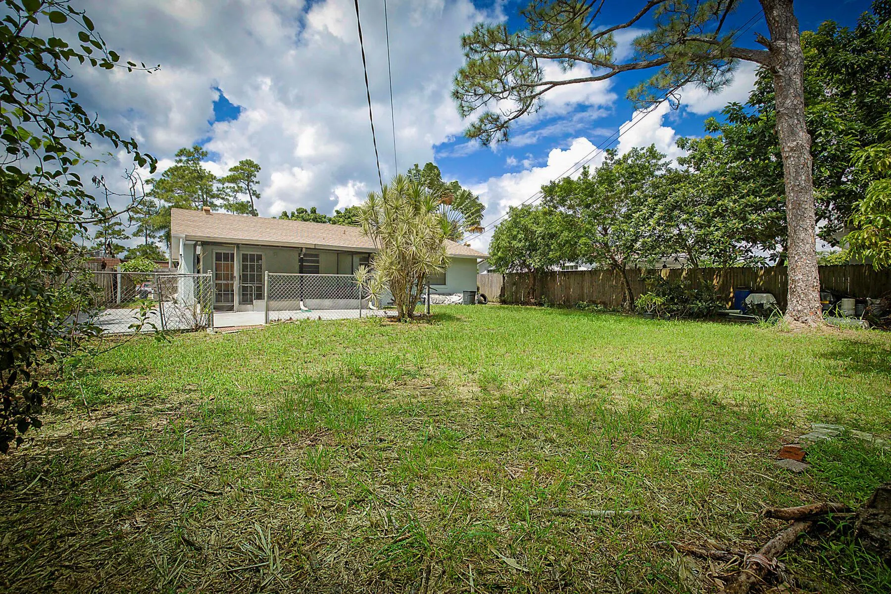 2346 Caroma Lane