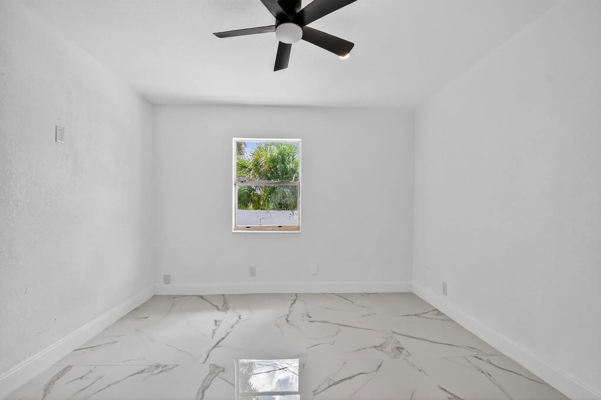 1249 W 7th Street