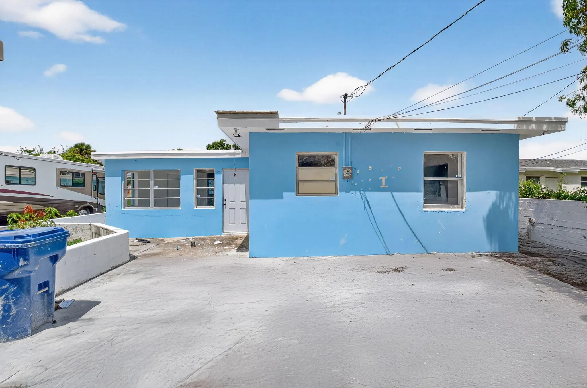 1249 W 7th Street
