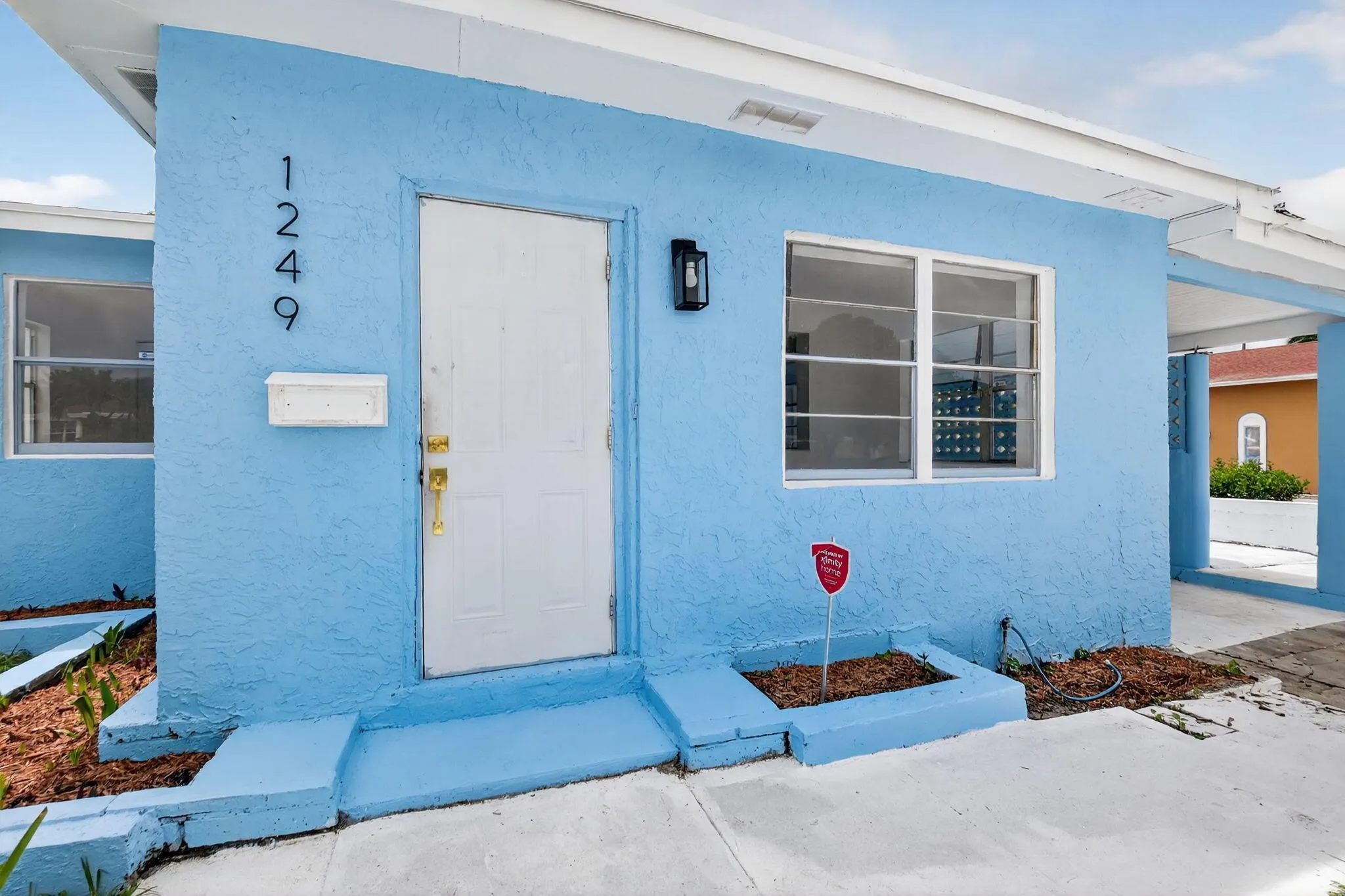 1249 W 7th Street