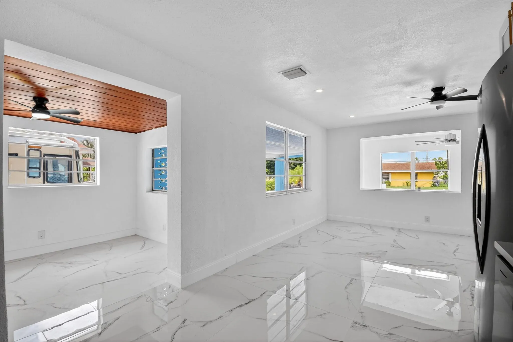 1249 W 7th Street