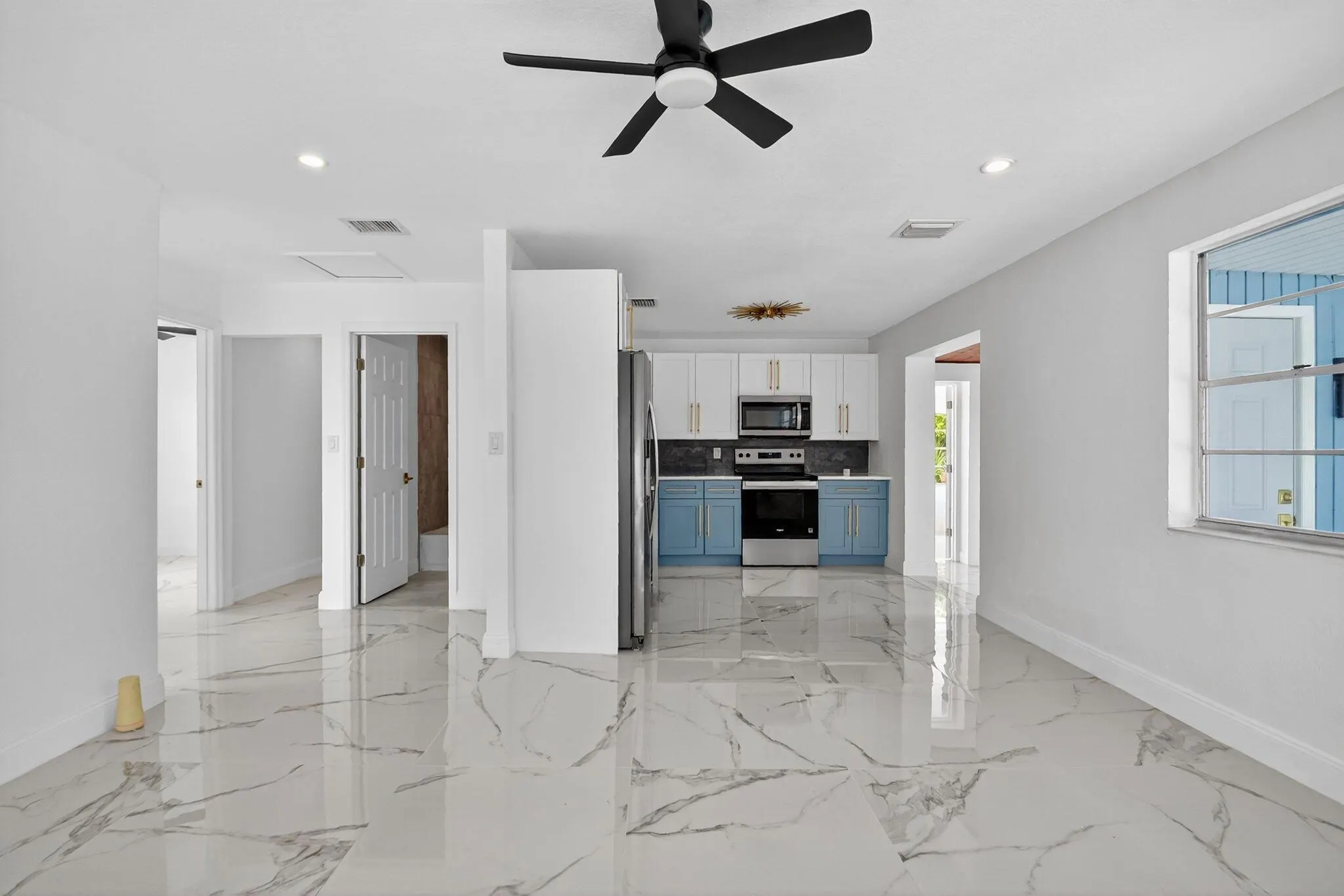 1249 W 7th Street