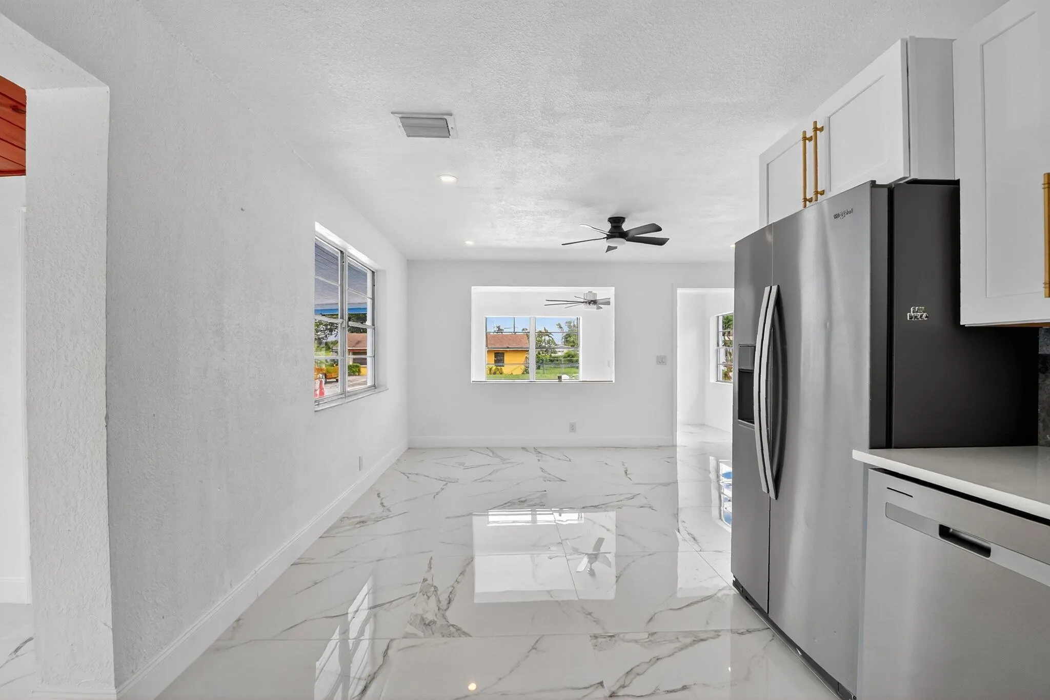 1249 W 7th Street
