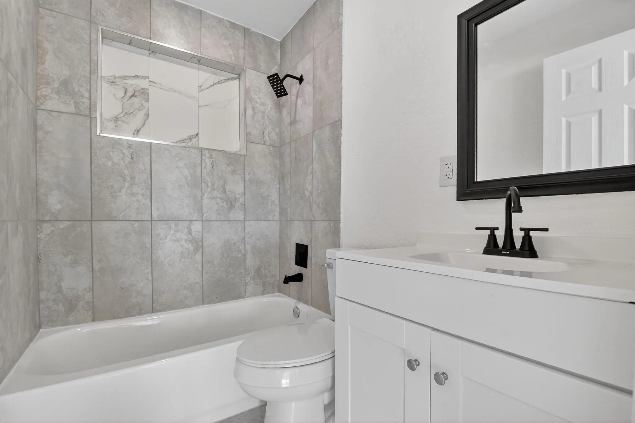 1249 W 7th Street