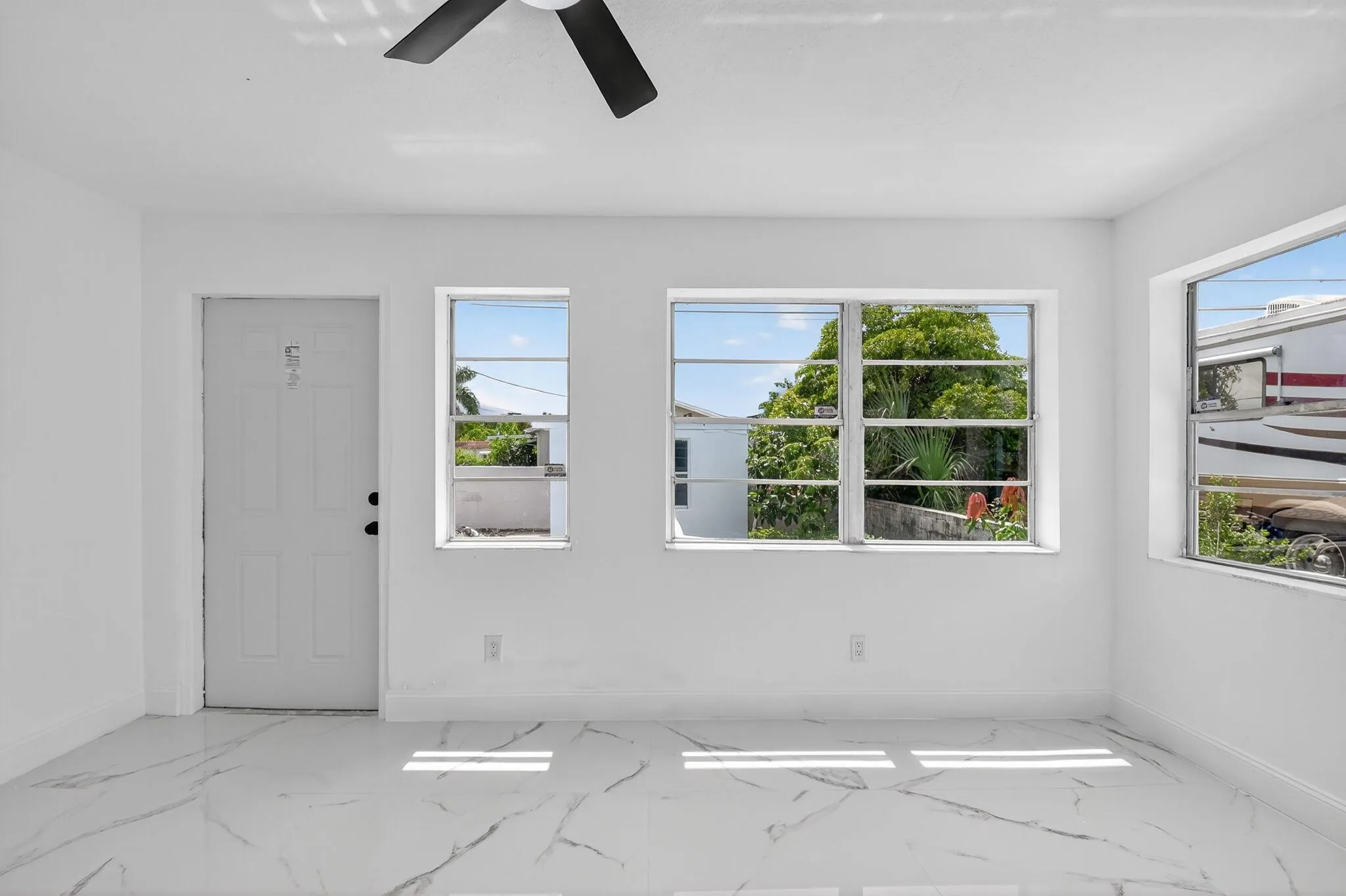 1249 W 7th Street