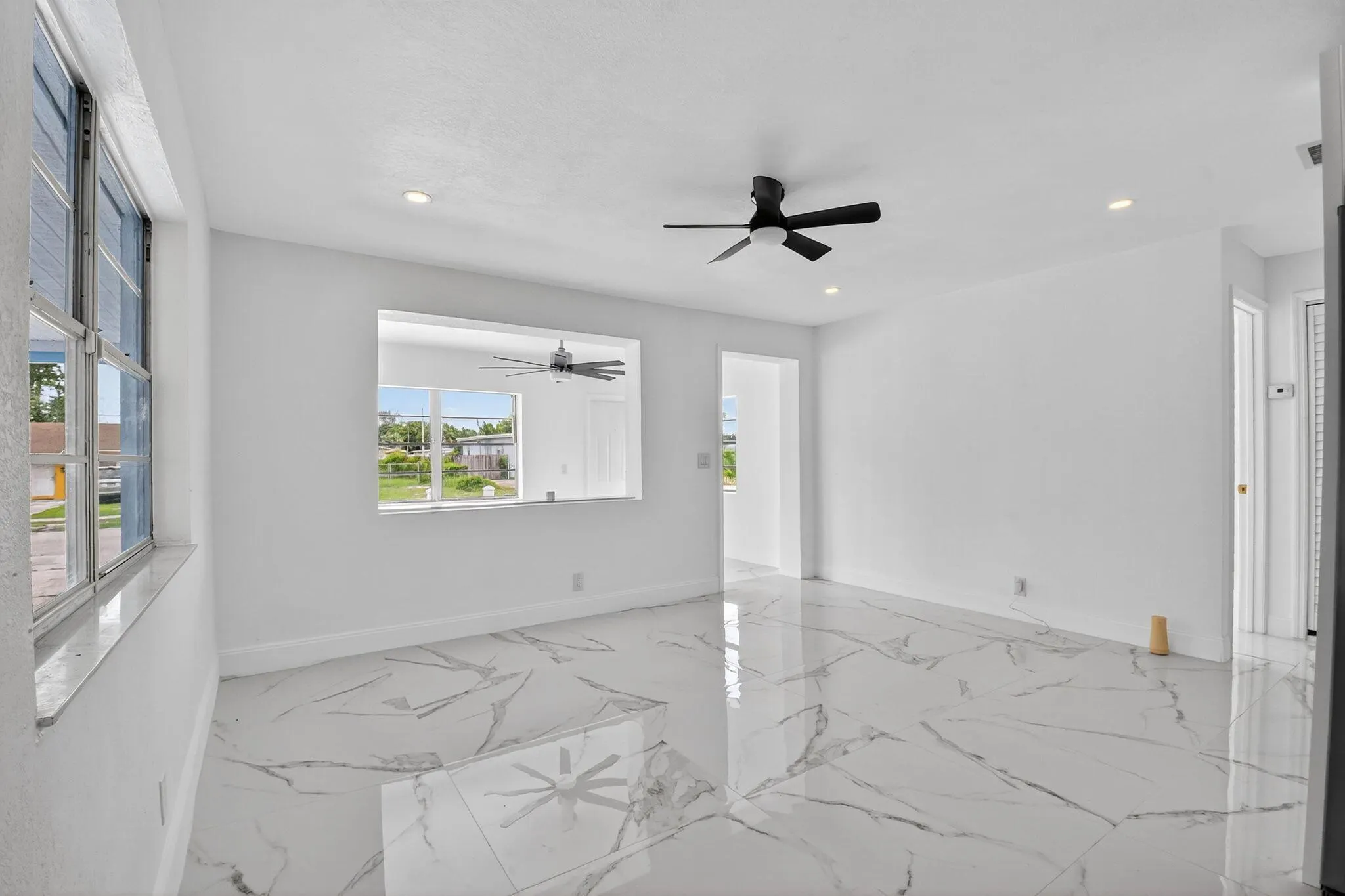 1249 W 7th Street