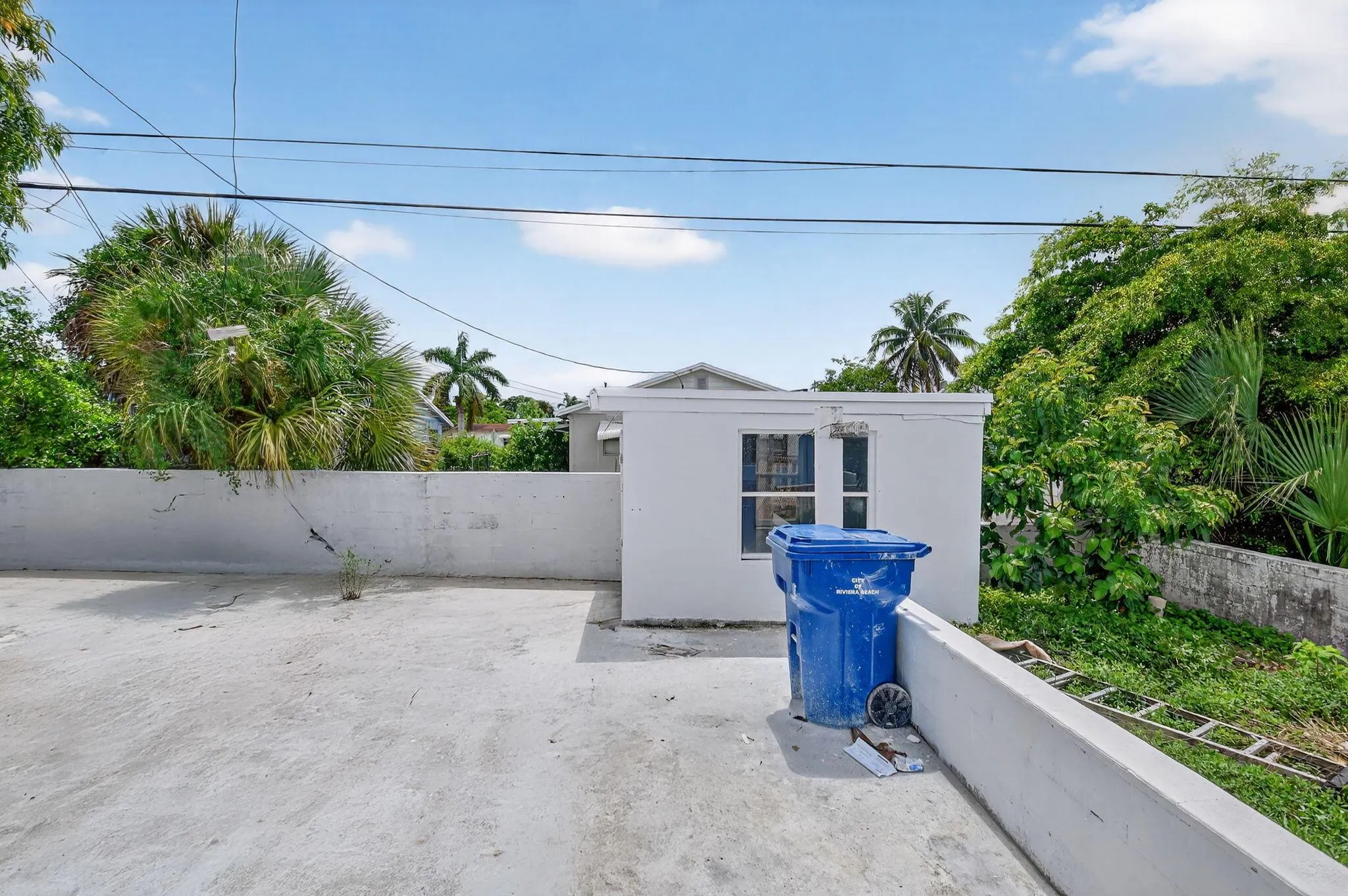 1249 W 7th Street
