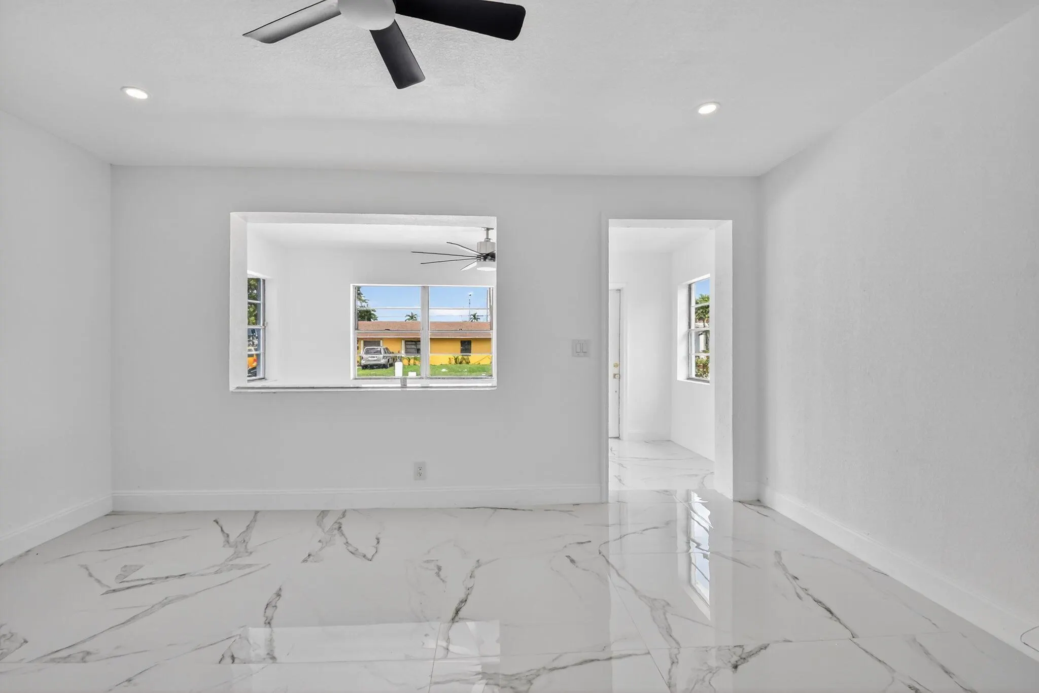 1249 W 7th Street