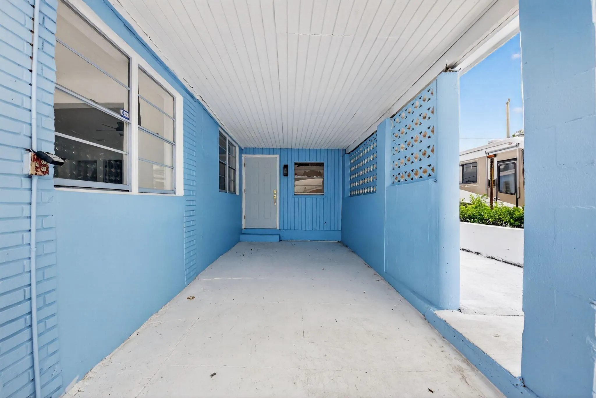 1249 W 7th Street