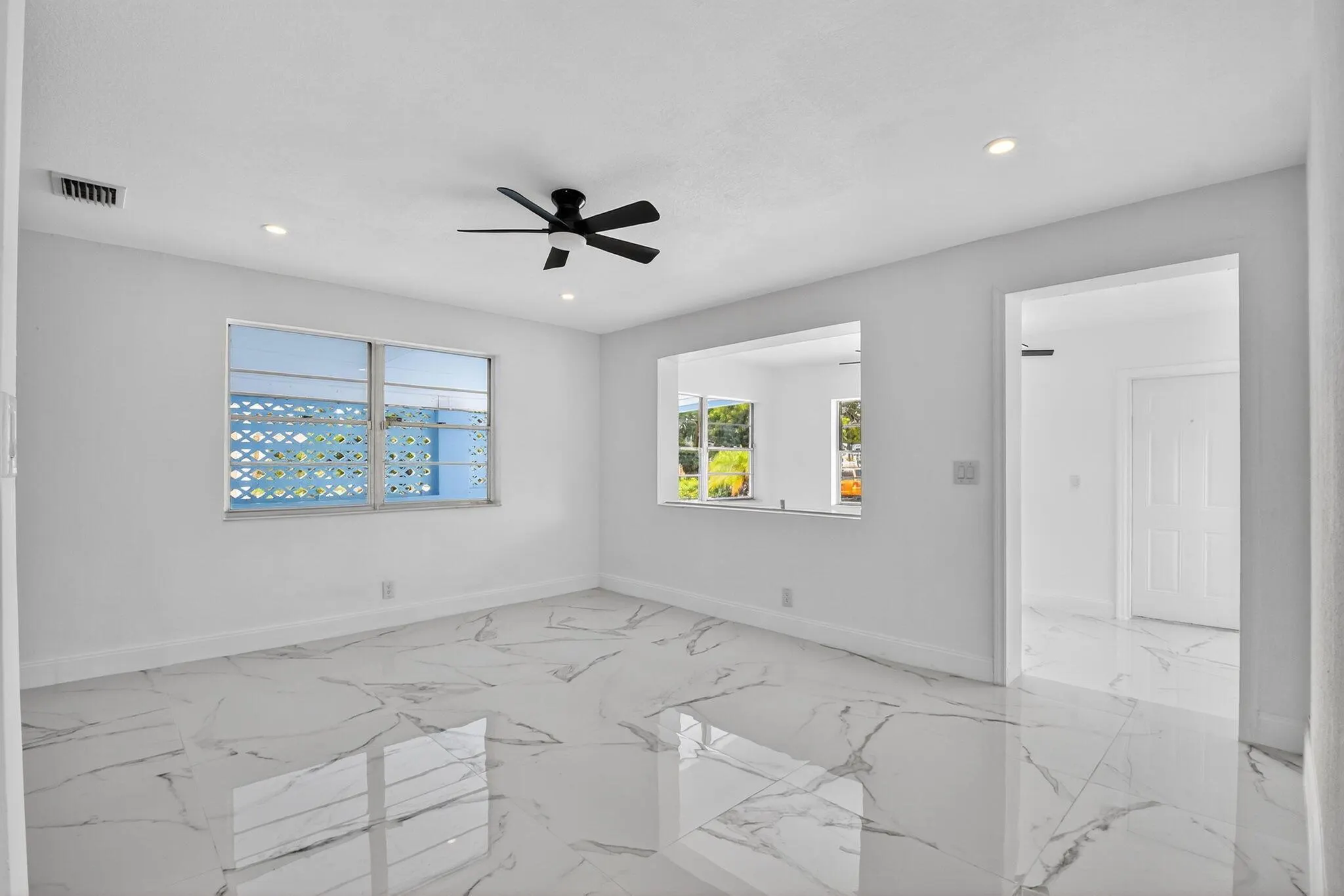 1249 W 7th Street