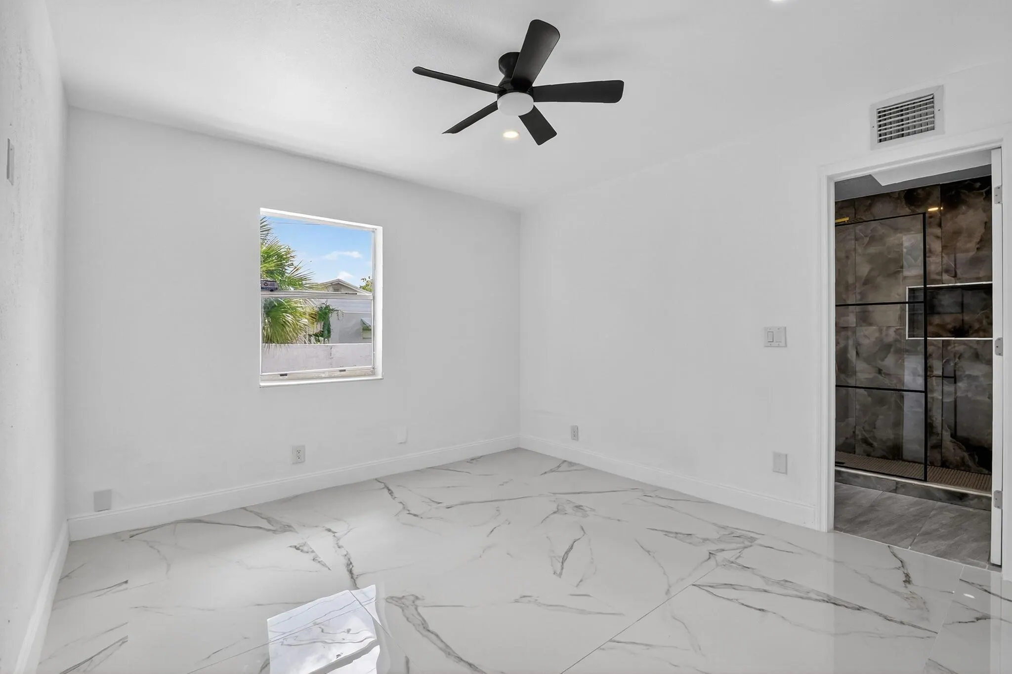 1249 W 7th Street