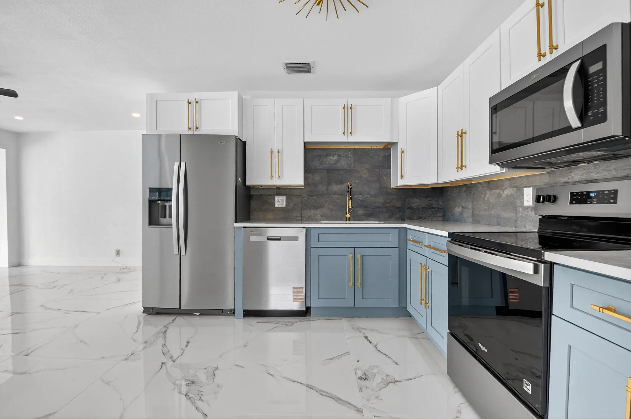 1249 W 7th Street