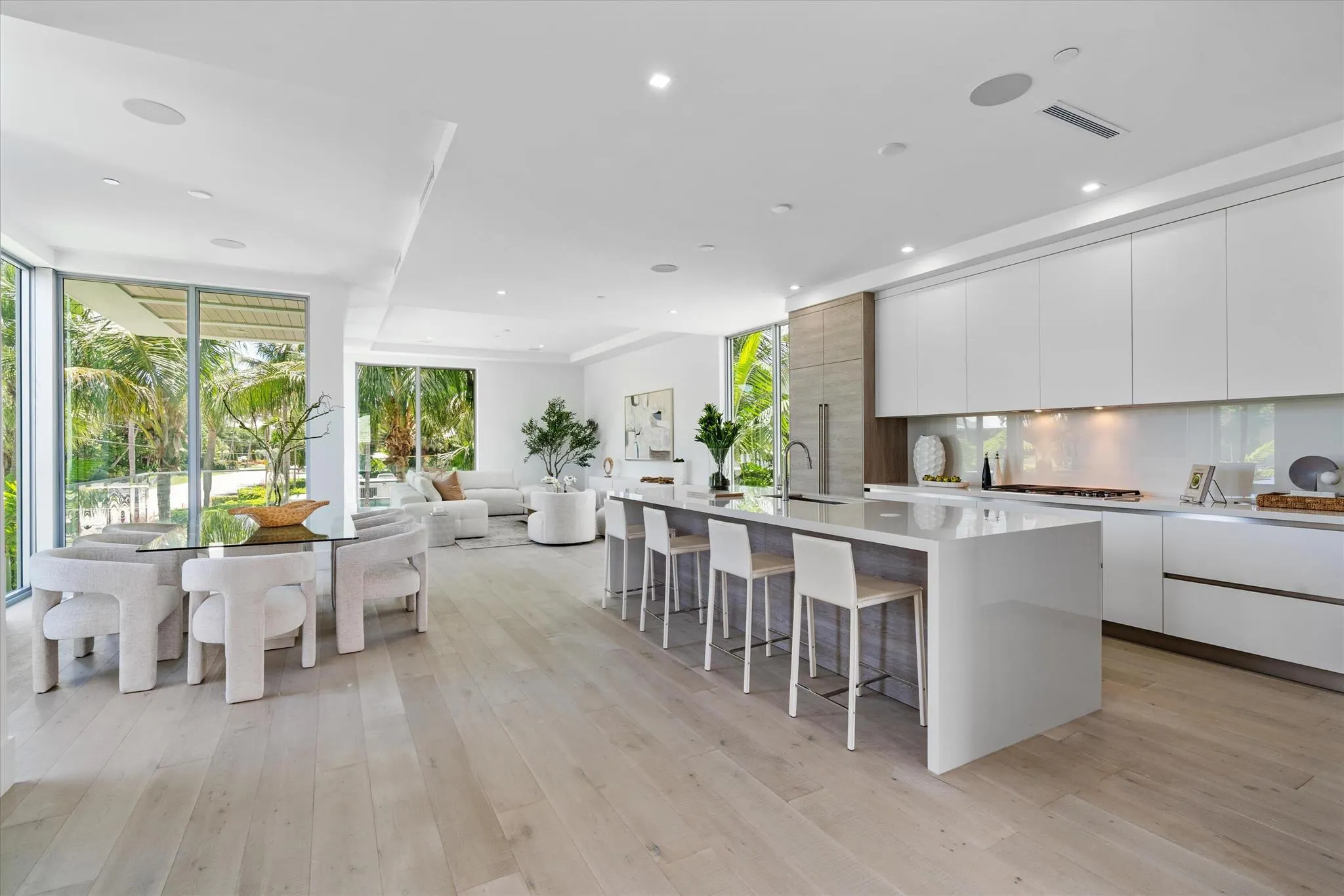 1070 Del Harbour Drive