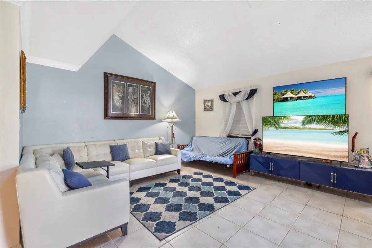7409 Penny Lane