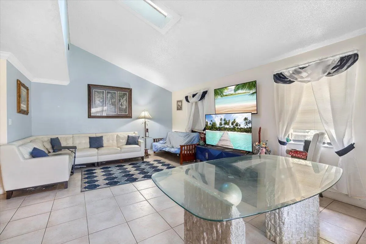 7409 Penny Lane