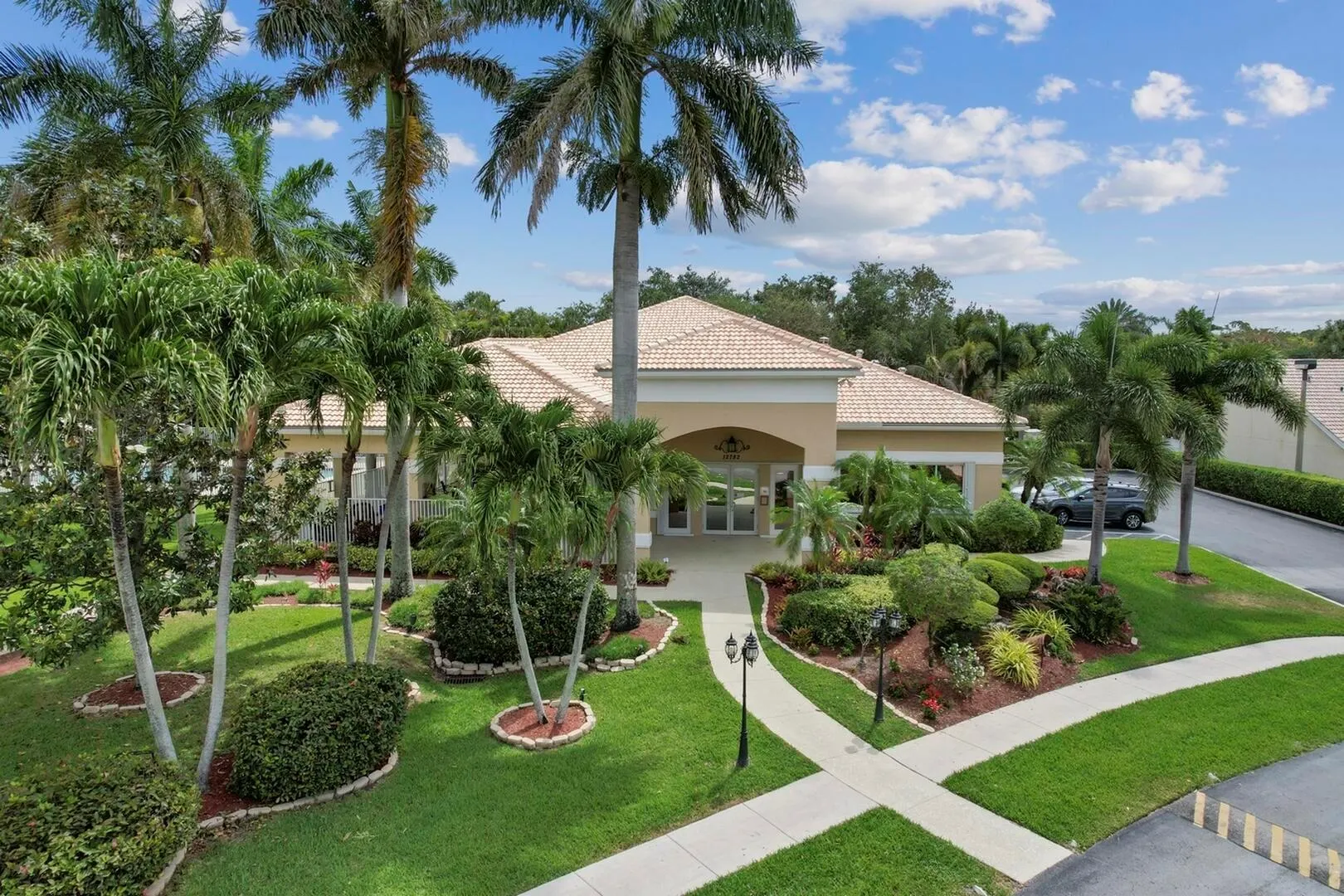 12994 Hampton Lakes Circle