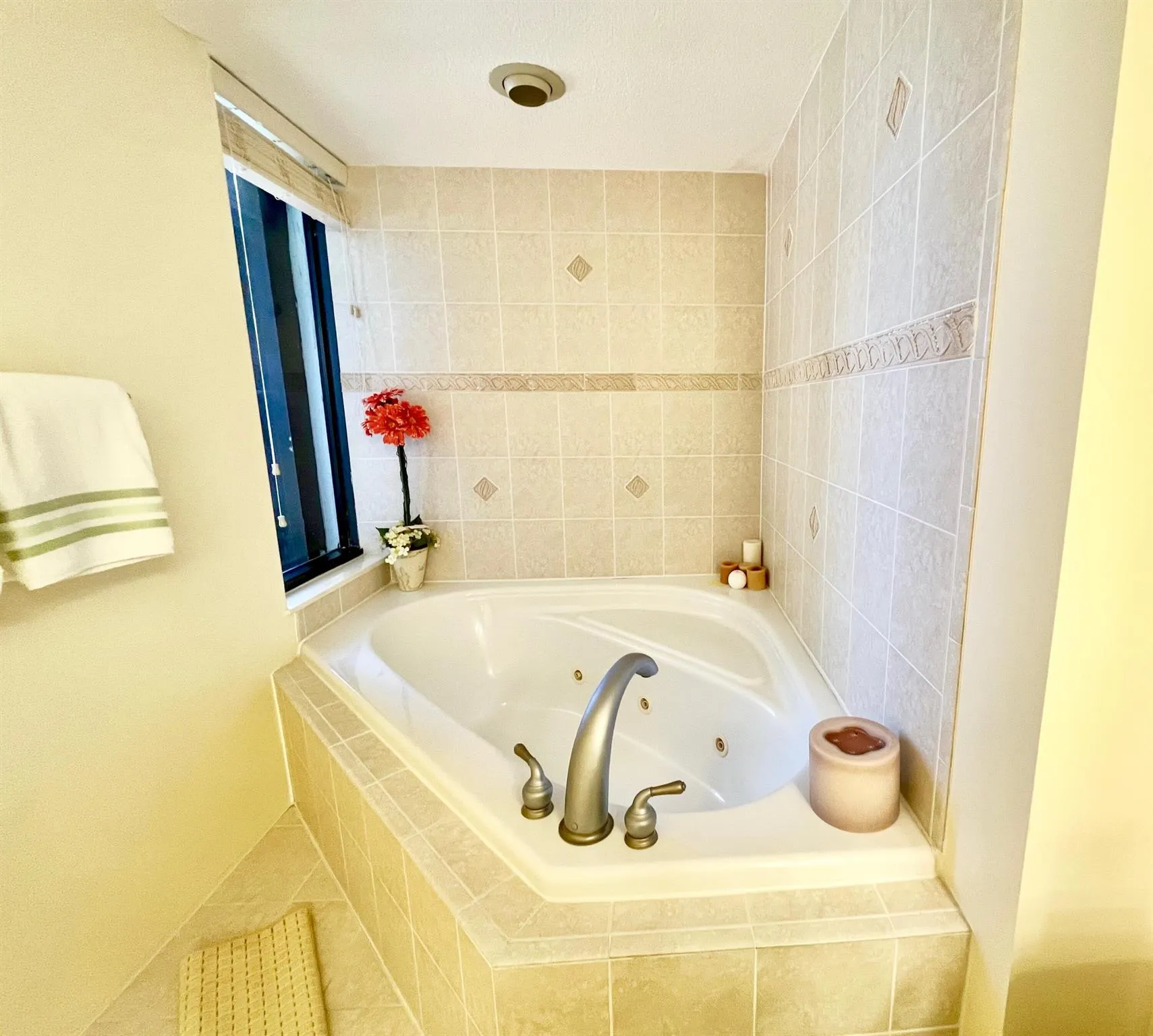 4000 N Ocean Drive, #902