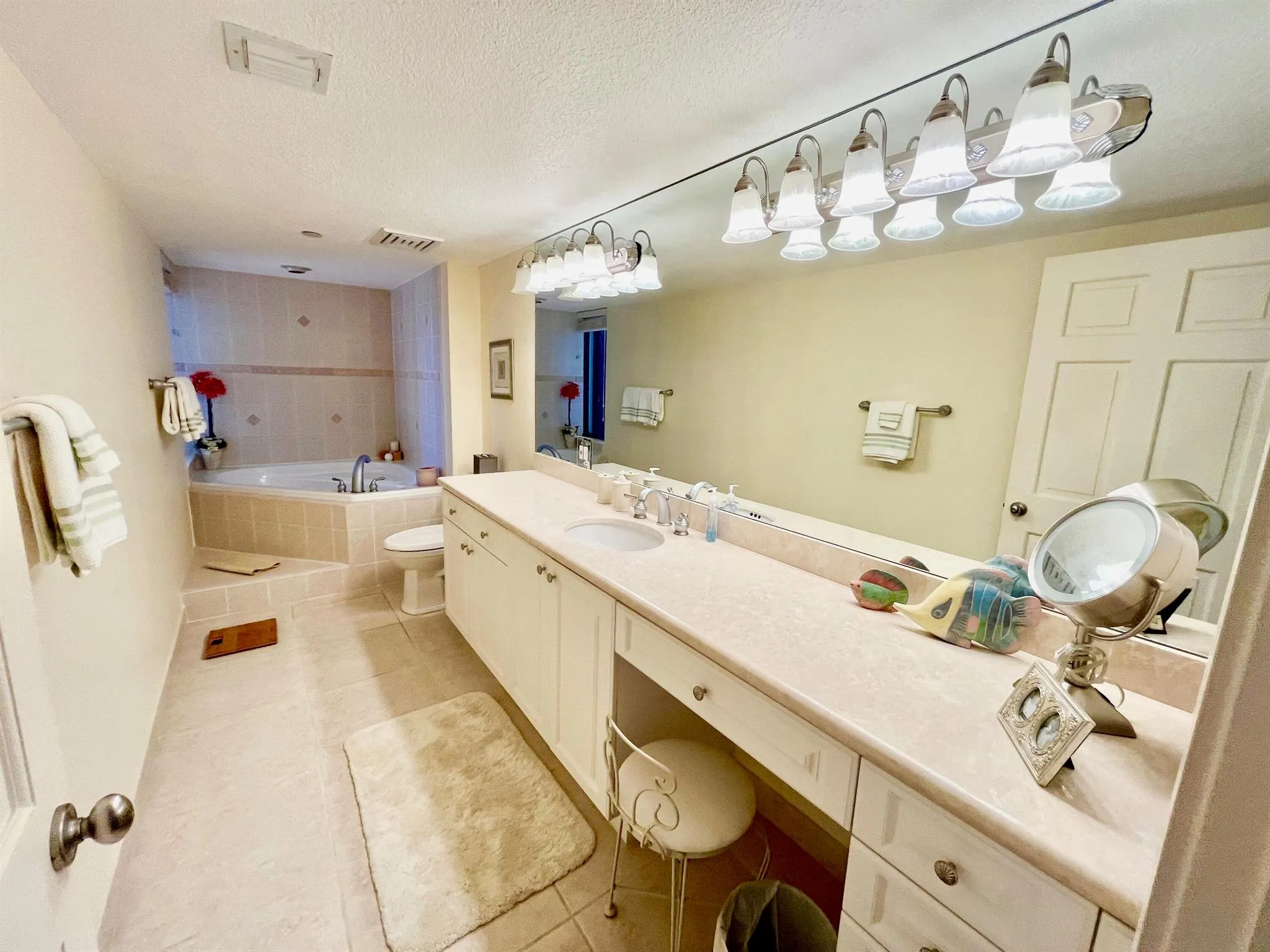 4000 N Ocean Drive, #902