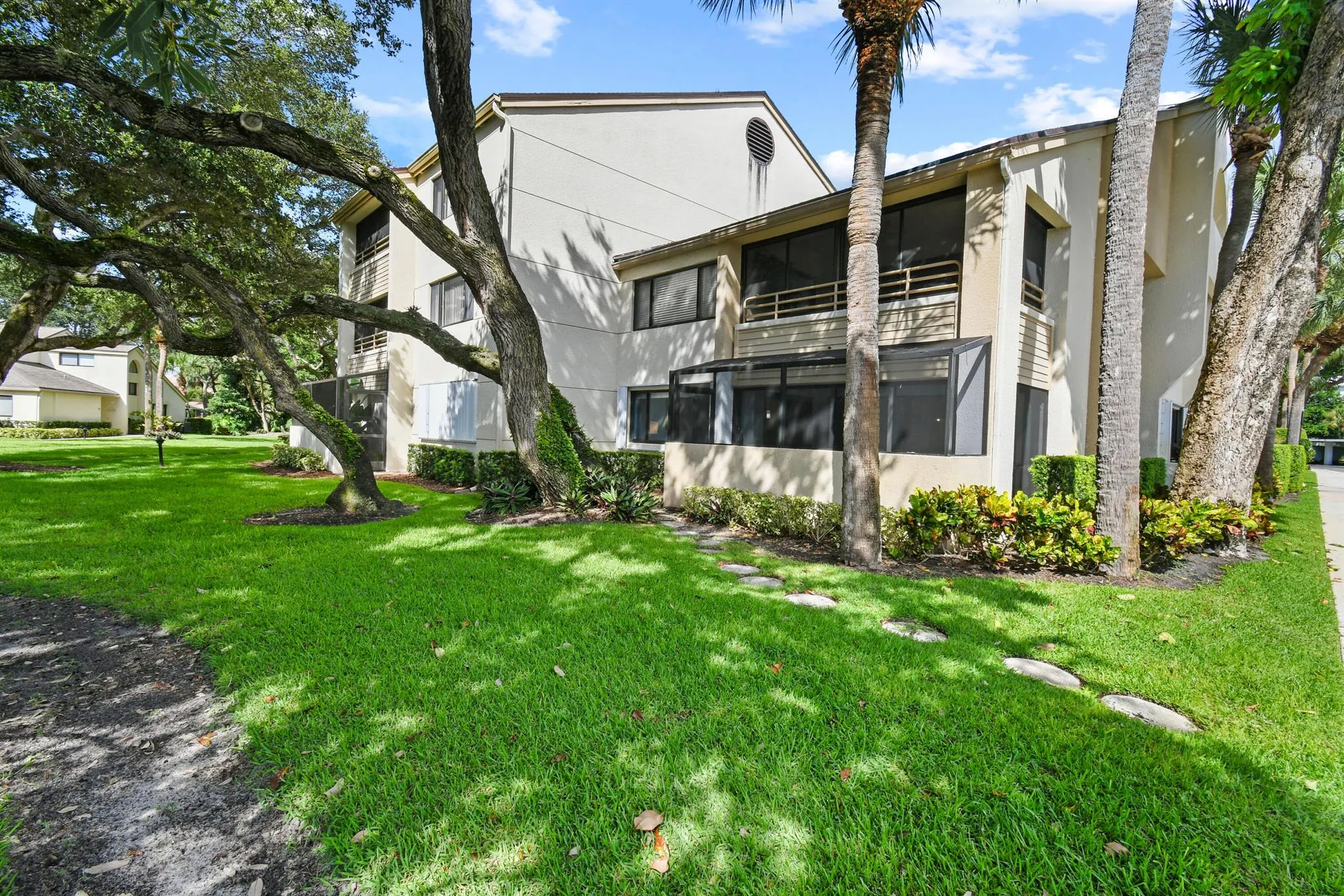 311 Oak Harbour Drive