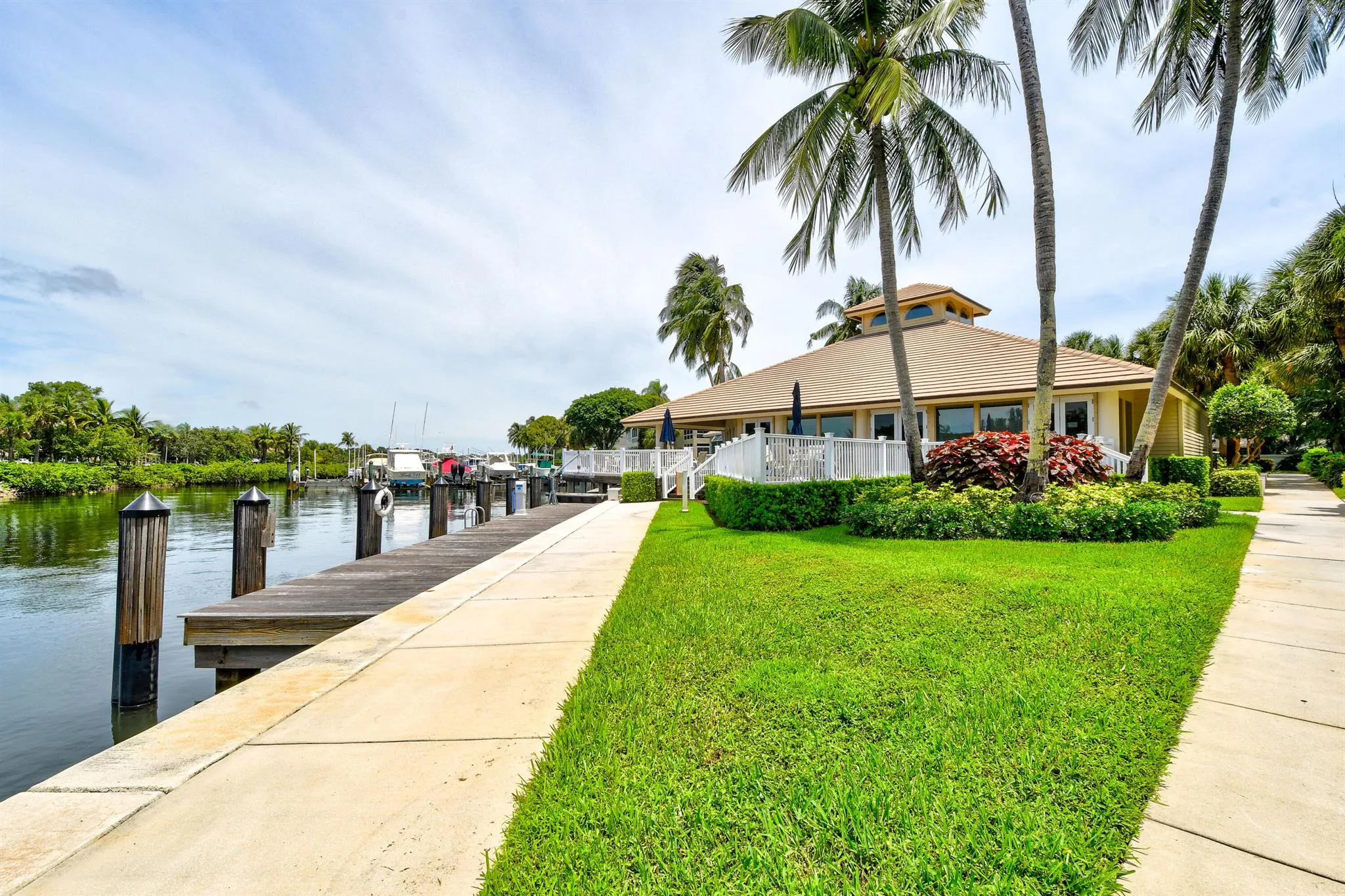 311 Oak Harbour Drive