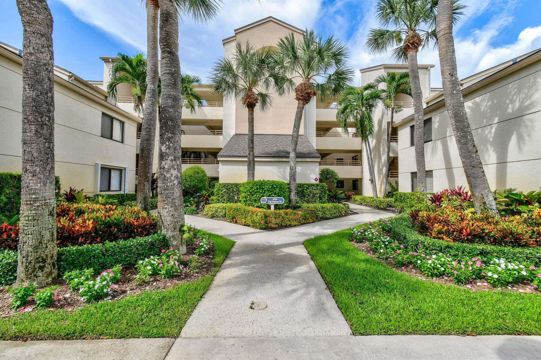 311 Oak Harbour Drive