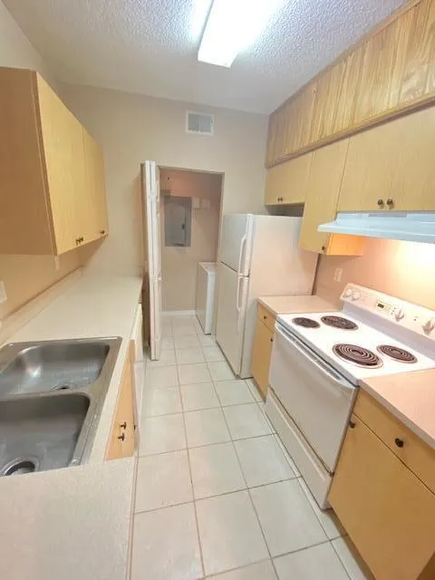 10312 Fox Trail Road S, #1014