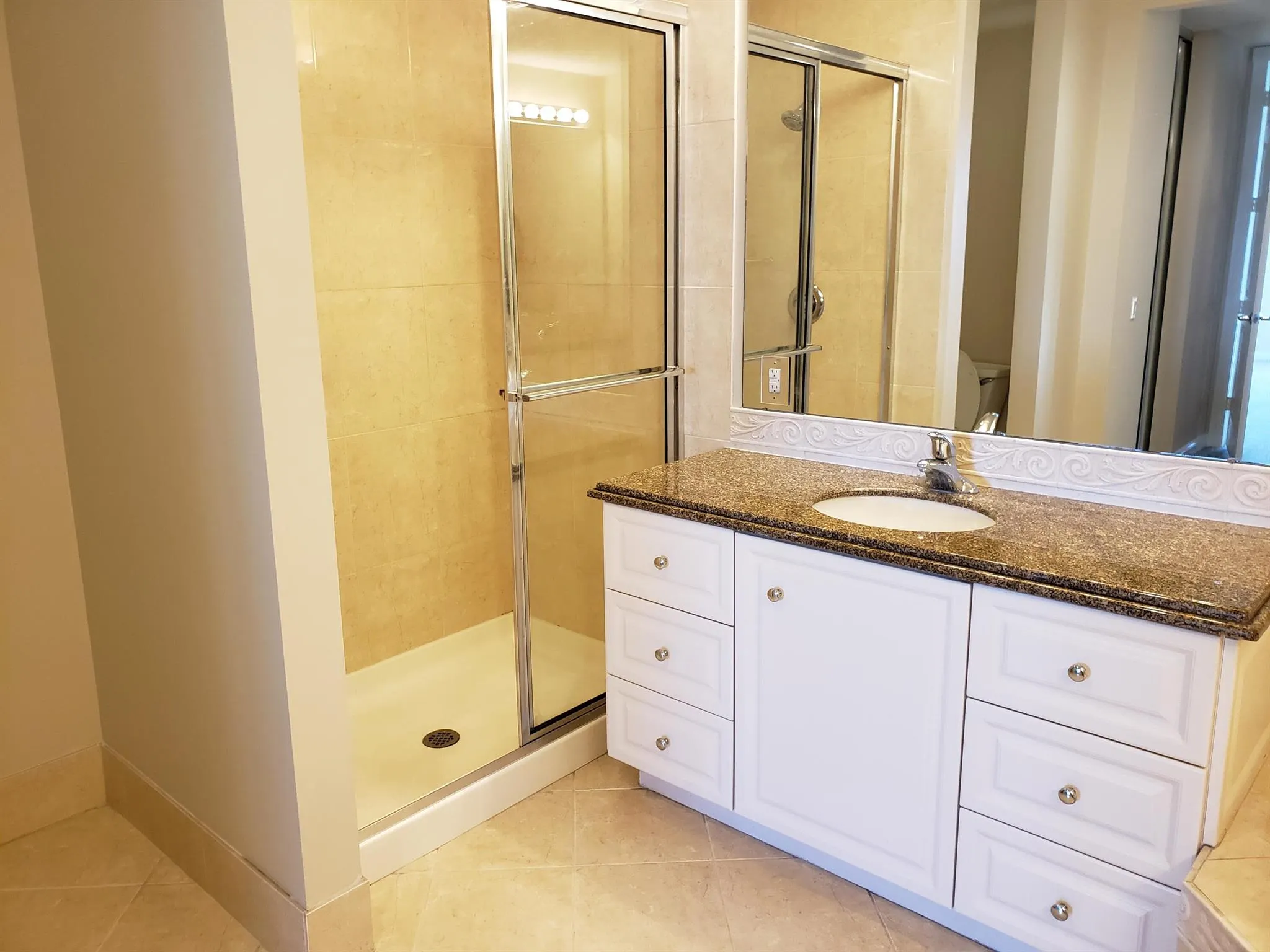 4 Harbour Isle Drive E, #203