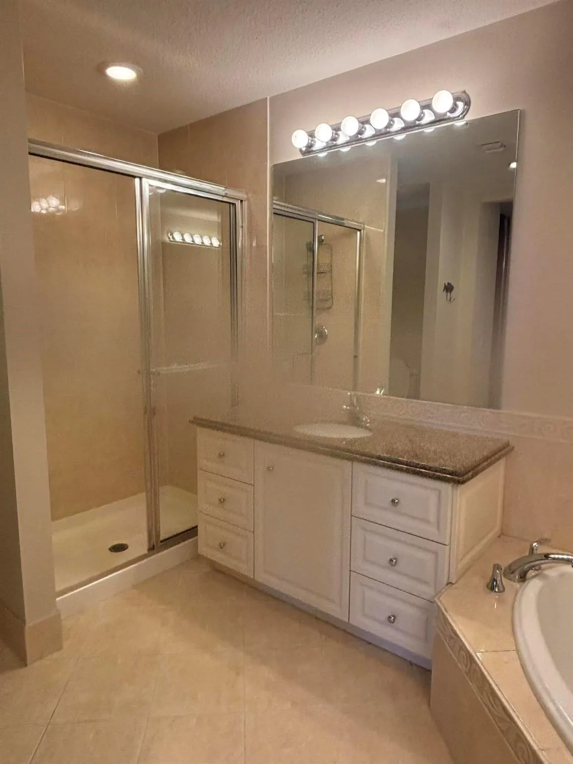 4 Harbour Isle Drive E, #203
