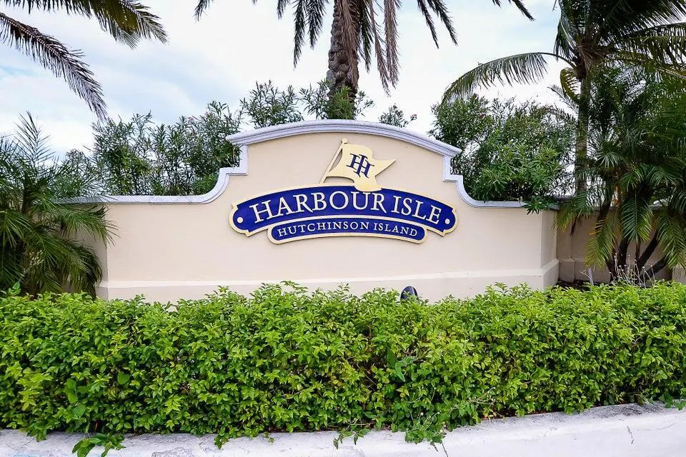 4 Harbour Isle Drive E, #203
