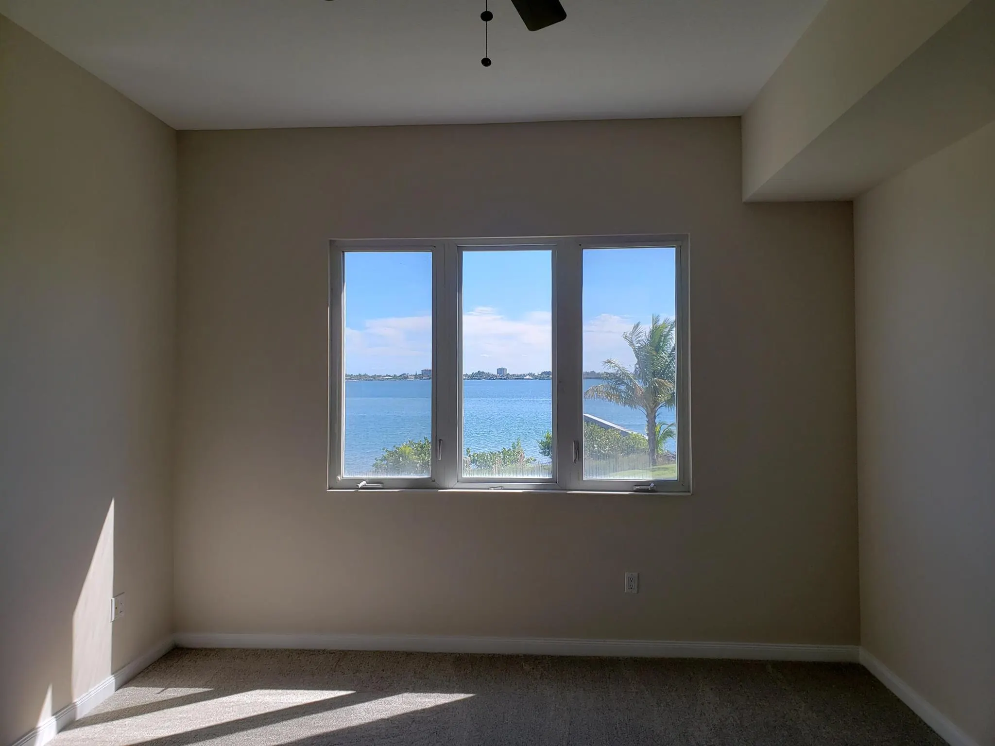 4 Harbour Isle Drive E, #203