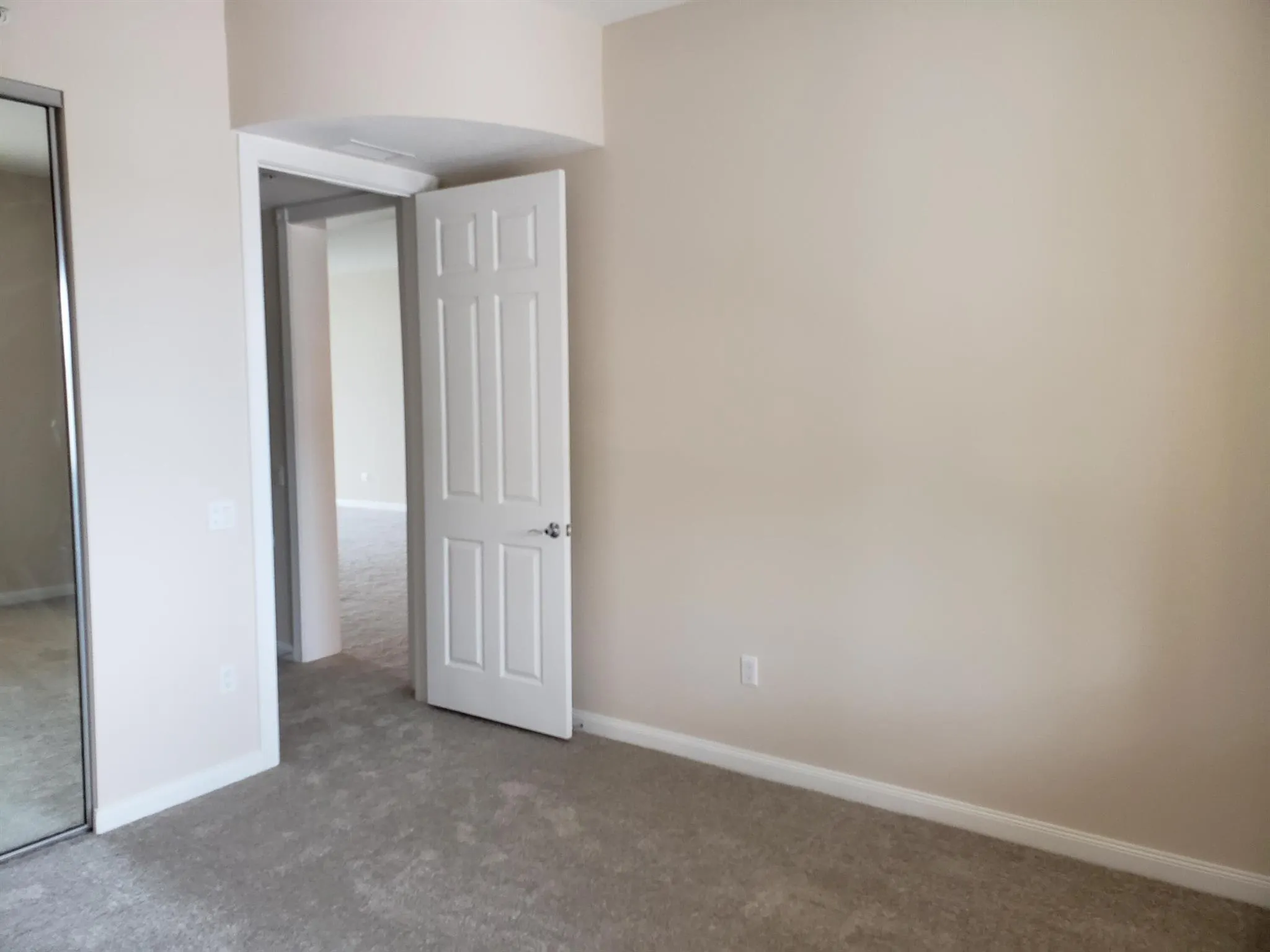 4 Harbour Isle Drive E, #203