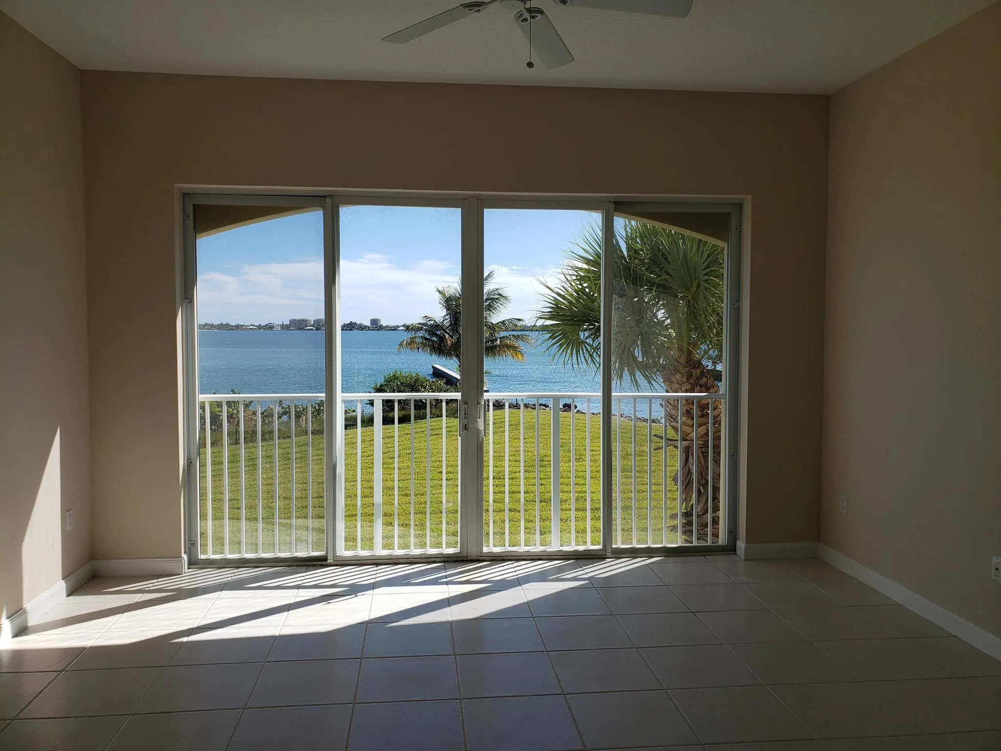 4 Harbour Isle Drive E, #203