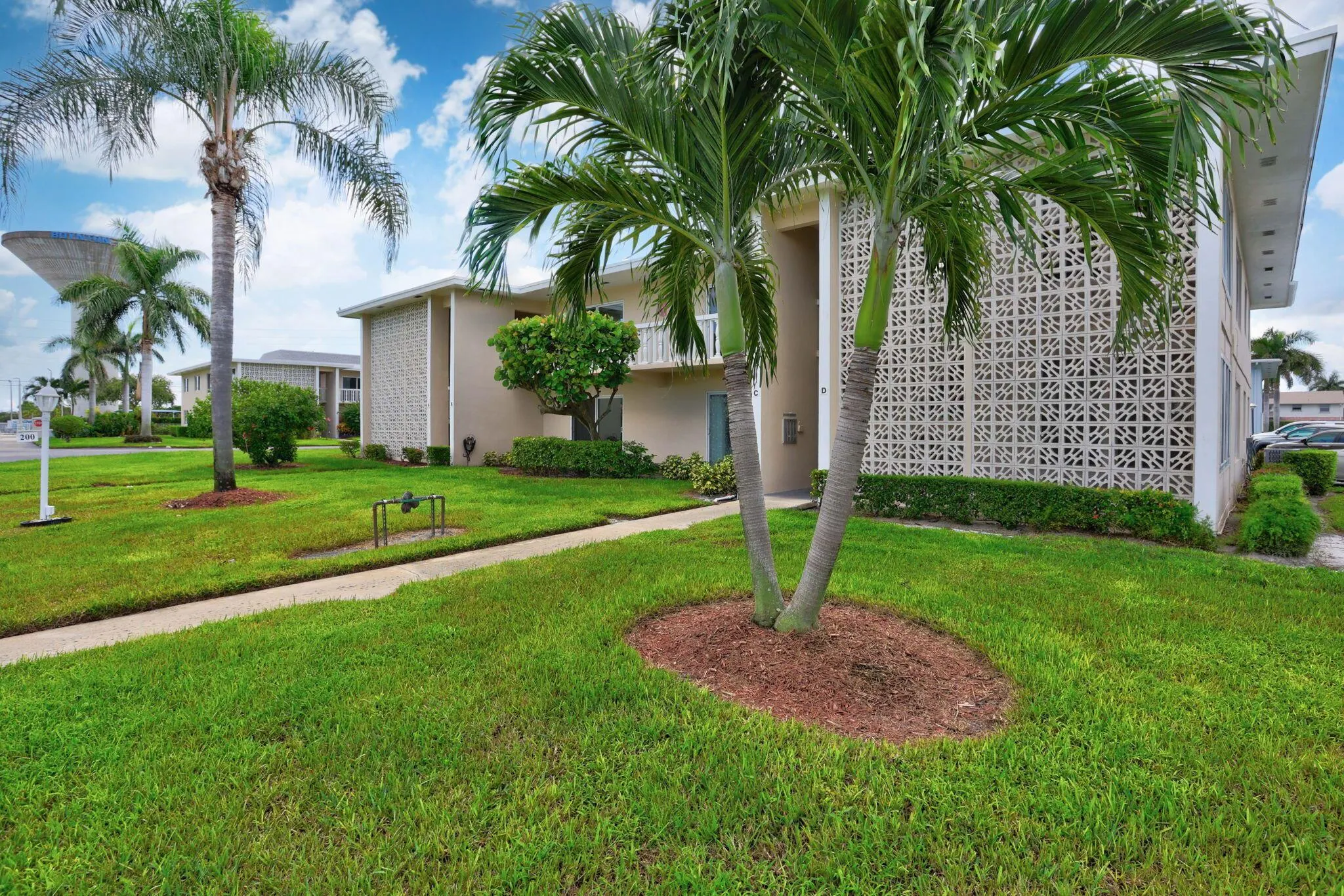 200 Main Boulevard, #1c