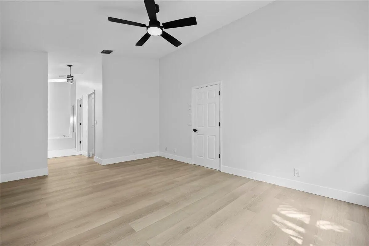 4295 Grosvenor Court