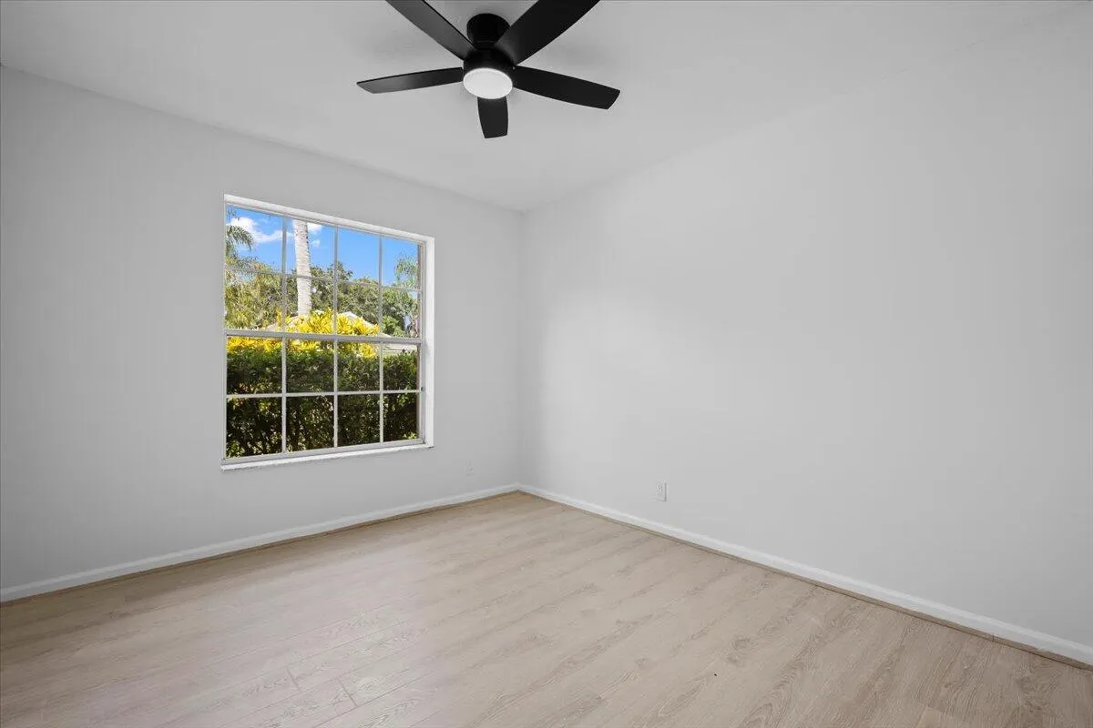 4295 Grosvenor Court