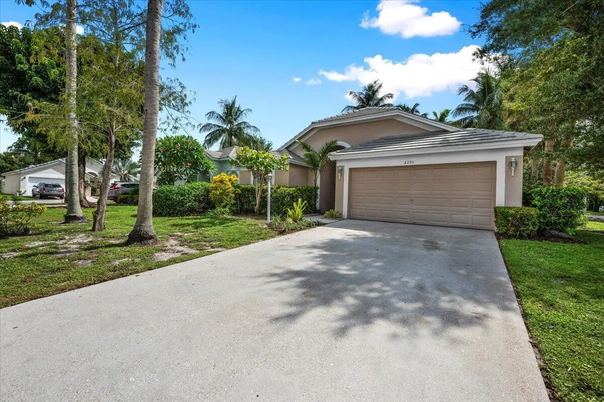 4295 Grosvenor Court