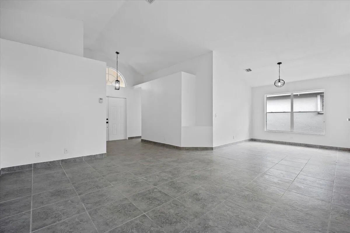 4295 Grosvenor Court